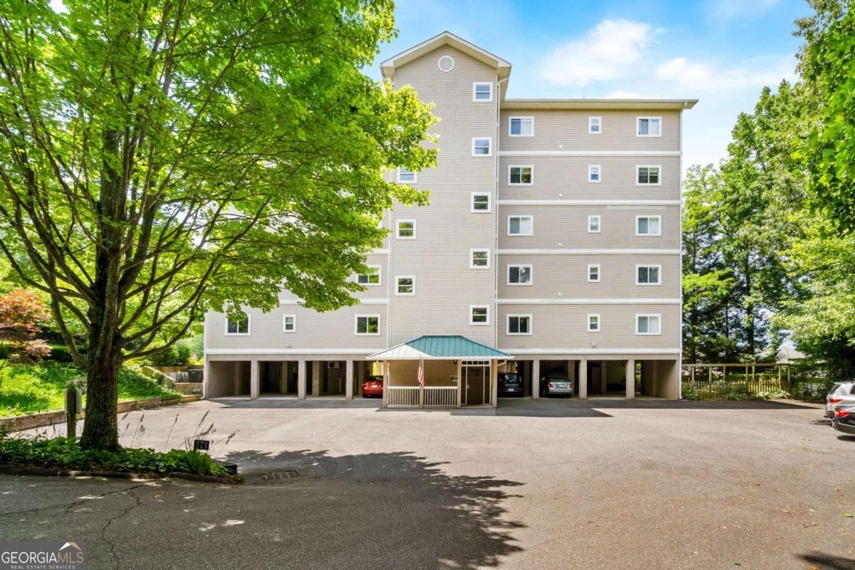 2 bedroom, 2 bathroom condominium for sale at 121 River Street 2A, Hiawassee, GA 30546 — photo 4