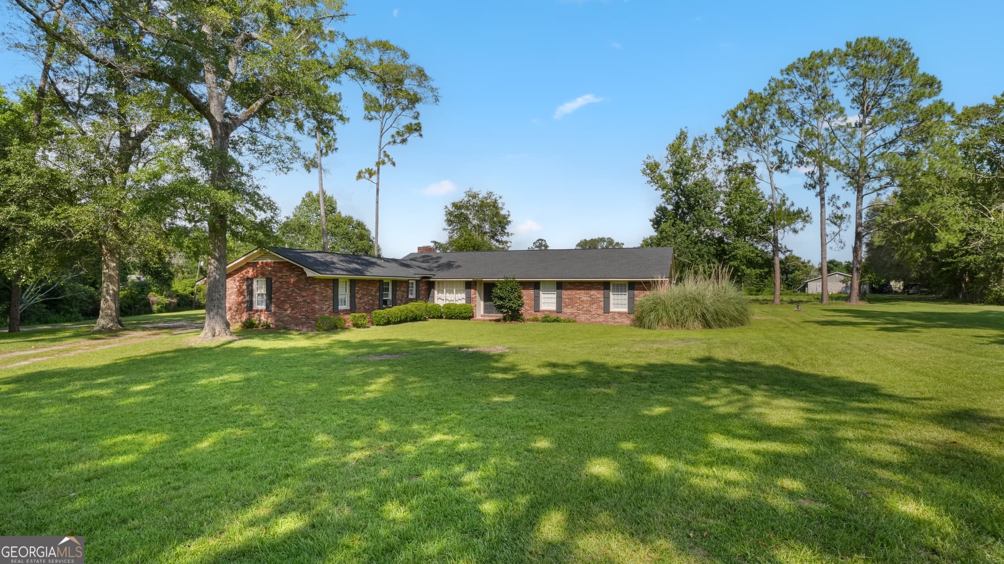 5 bedroom, 3.5 bathroom, 5,548 sq ft single family residence under contract at 212 Linwood Road, Jesup, GA 31545 — photo 5