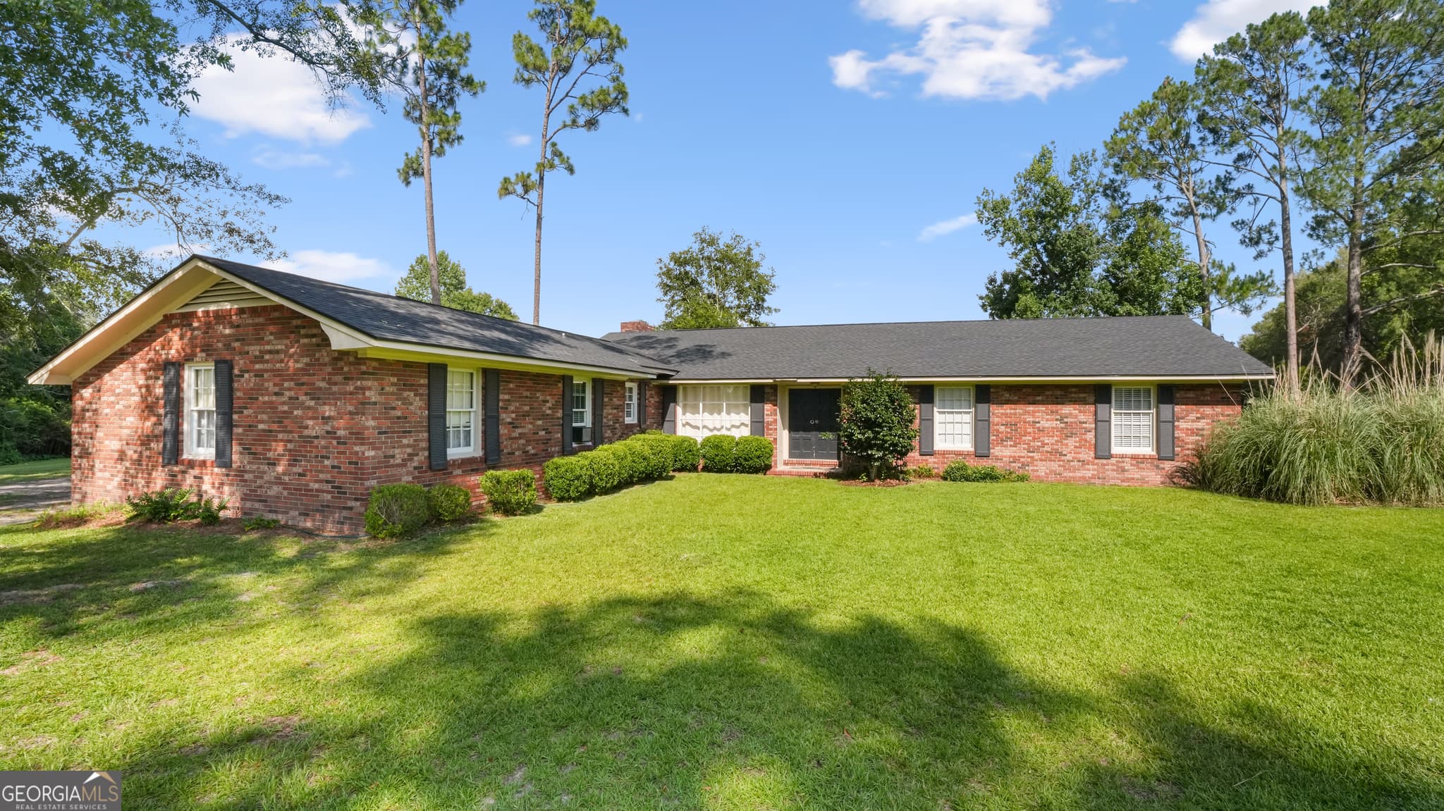5 bedroom, 3.5 bathroom, 5,548 sq ft single family residence under contract at 212 Linwood Road, Jesup, GA 31545 — photo 4