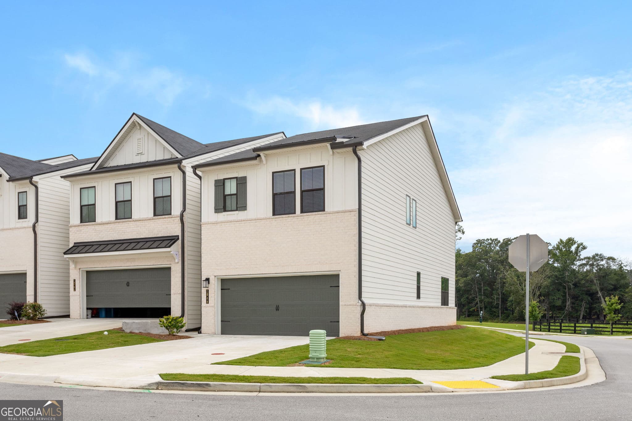 3 bedroom, 2.5 bathroom, 1,936 sq ft townhouse for sale at 1948 Westwind Street, Lawrenceville, GA 30043 — photo 2