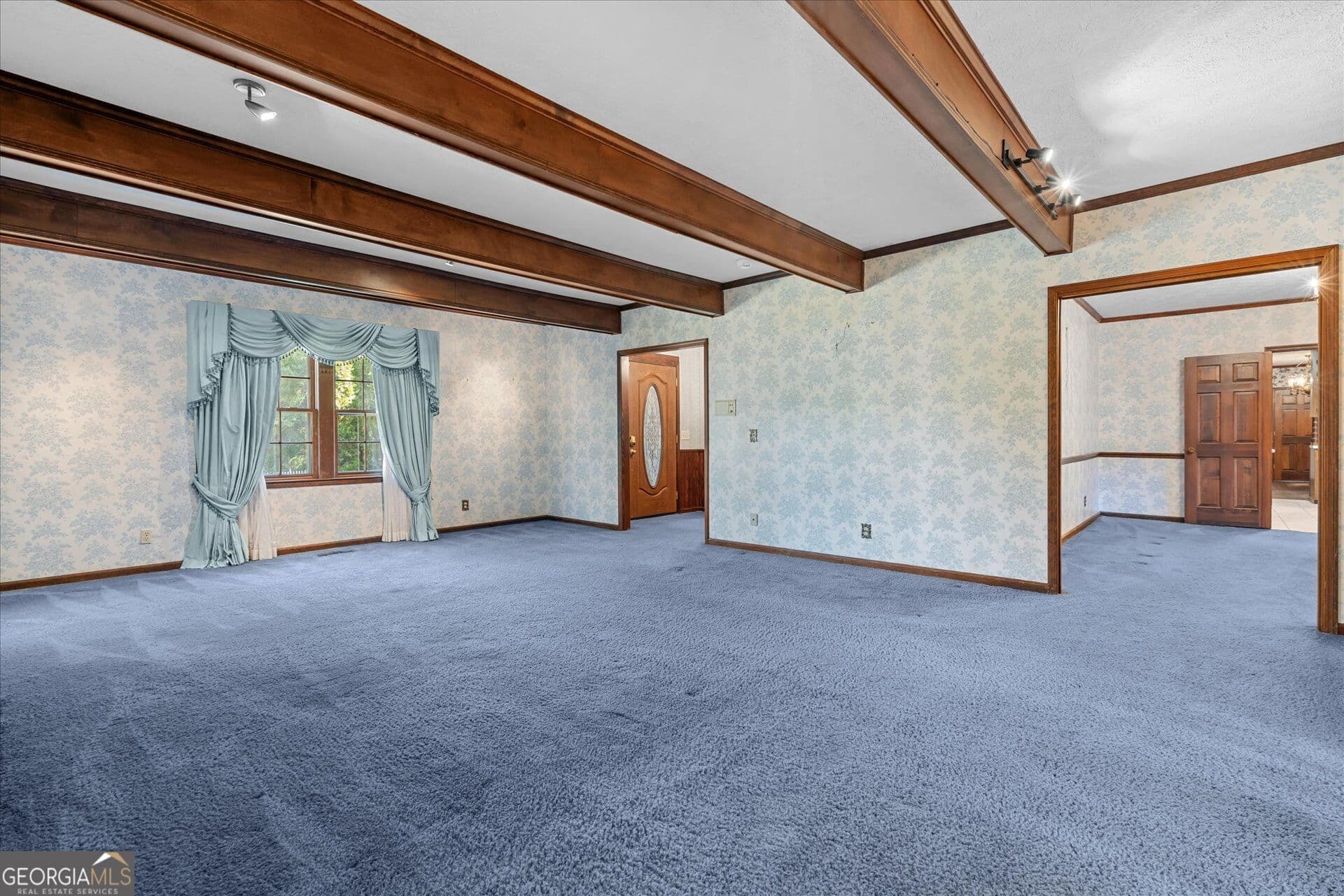 6 bedroom, 4 bathroom, 6,310 sq ft single family residence under contract at 519 Bullock Street, Roanoke, AL 36274 — photo 7