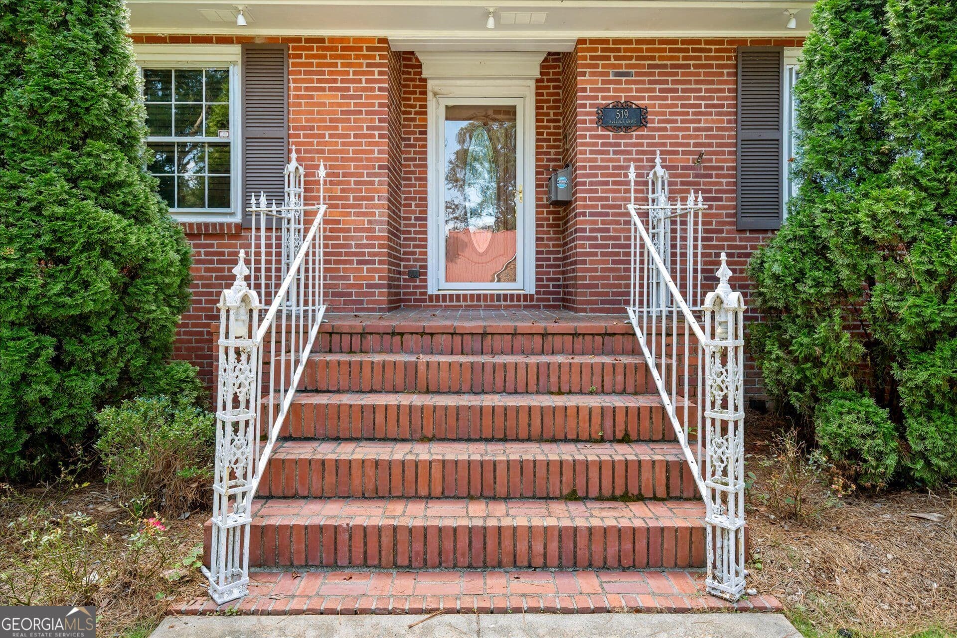 6 bedroom, 4 bathroom, 6,310 sq ft single family residence under contract at 519 Bullock Street, Roanoke, AL 36274 — photo 3