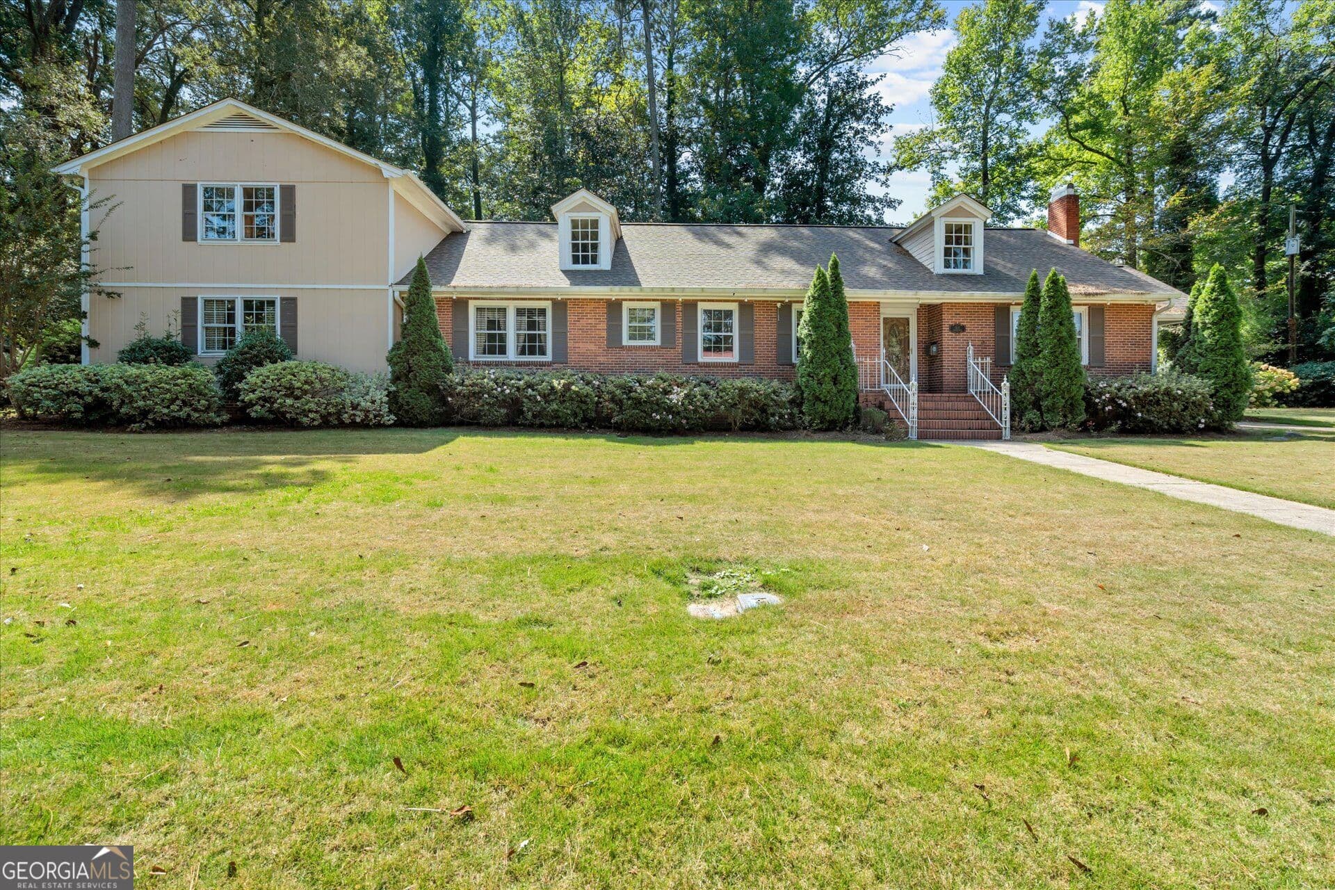 6 bedroom, 4 bathroom, 6,310 sq ft single family residence under contract at 519 Bullock Street, Roanoke, AL 36274