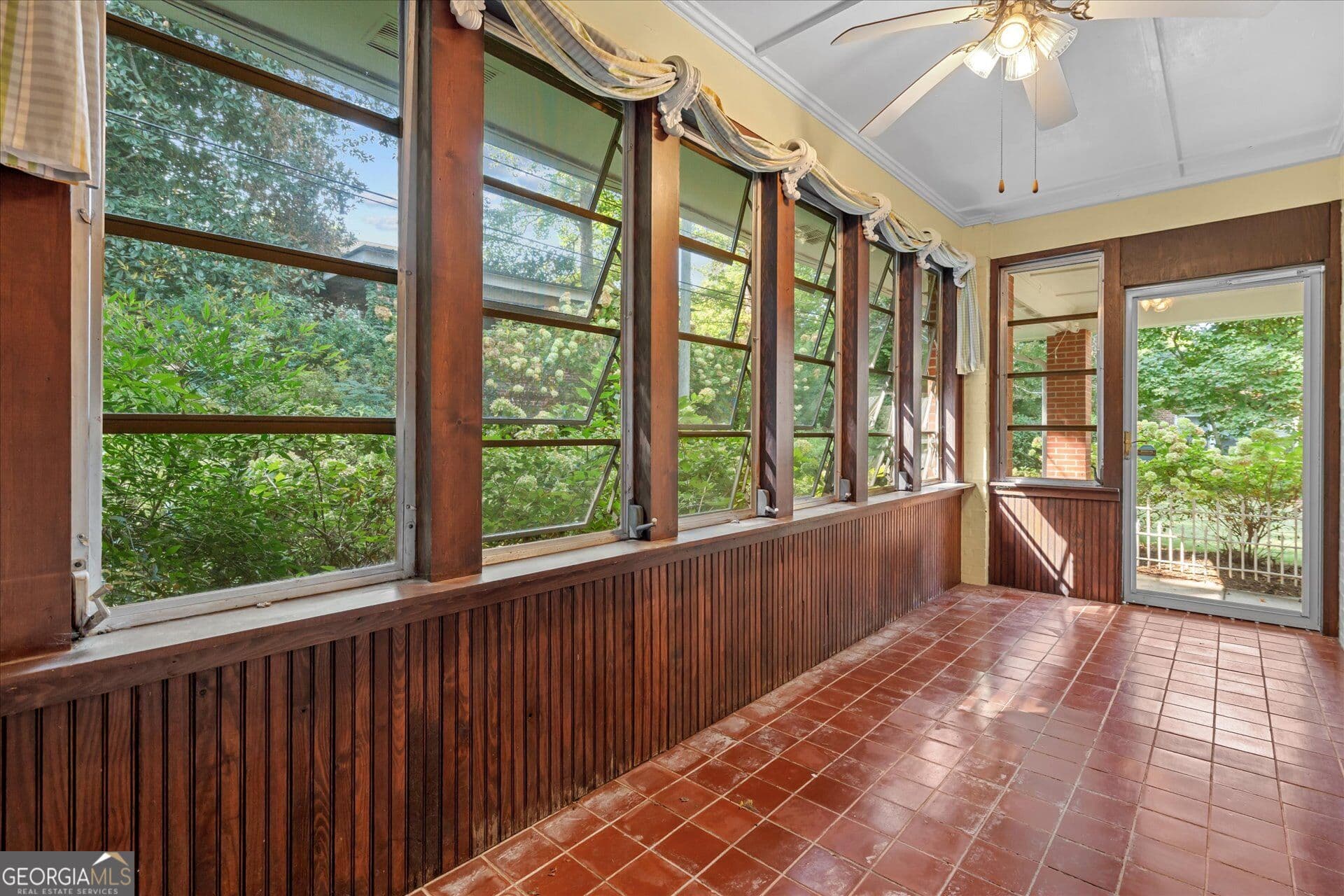 6 bedroom, 4 bathroom, 6,310 sq ft single family residence under contract at 519 Bullock Street, Roanoke, AL 36274 — photo 9