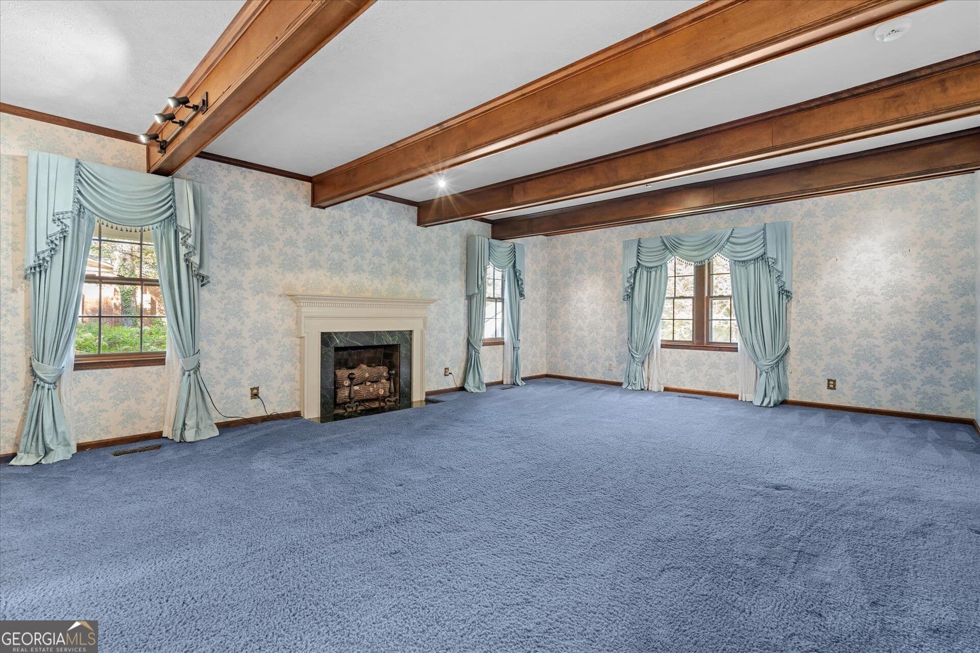 6 bedroom, 4 bathroom, 6,310 sq ft single family residence under contract at 519 Bullock Street, Roanoke, AL 36274 — photo 8