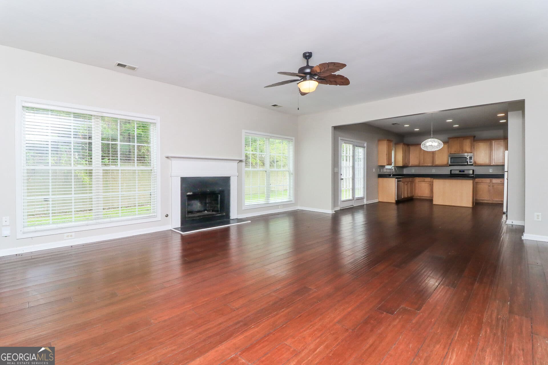 5 bedroom, 3.5 bathroom, 3,184 sq ft single family residence for sale at 911 Queensbrooke Way, Mableton, GA 30126 — photo 9