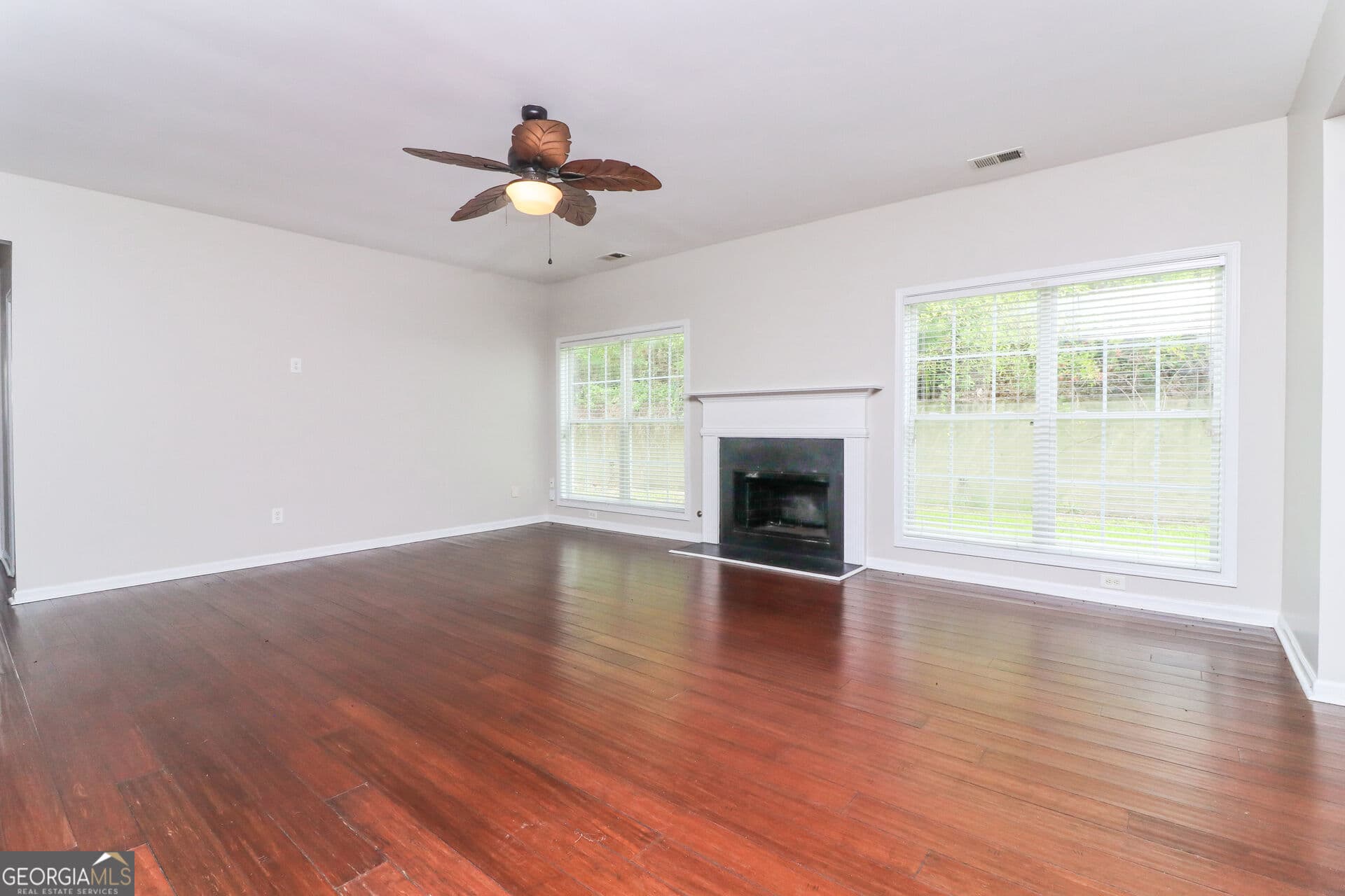 5 bedroom, 3.5 bathroom, 3,184 sq ft single family residence for sale at 911 Queensbrooke Way, Mableton, GA 30126 — photo 8