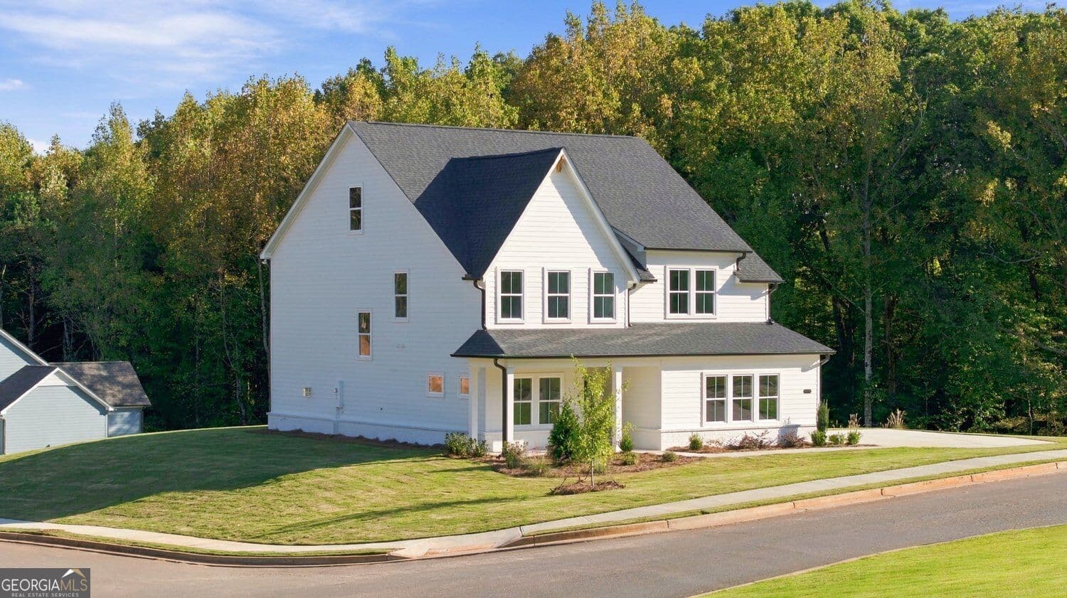 5 bedroom, 4.5 bathroom, 3,027 sq ft single family residence for sale at 8315 Creekside Overlook Drive, Gainesville, GA 30506 — photo 2