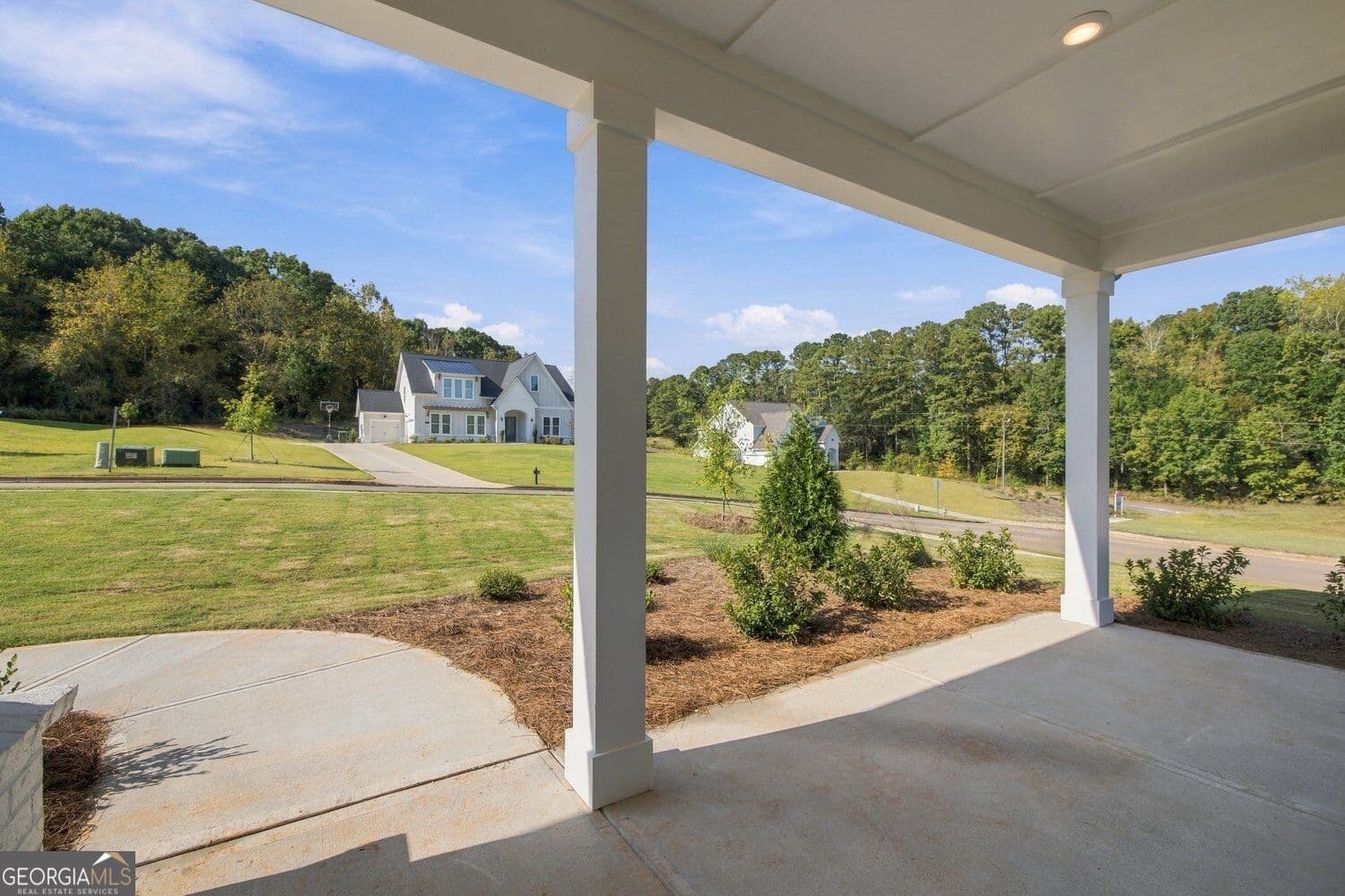 5 bedroom, 4.5 bathroom, 3,027 sq ft single family residence for sale at 8315 Creekside Overlook Drive, Gainesville, GA 30506 — photo 6