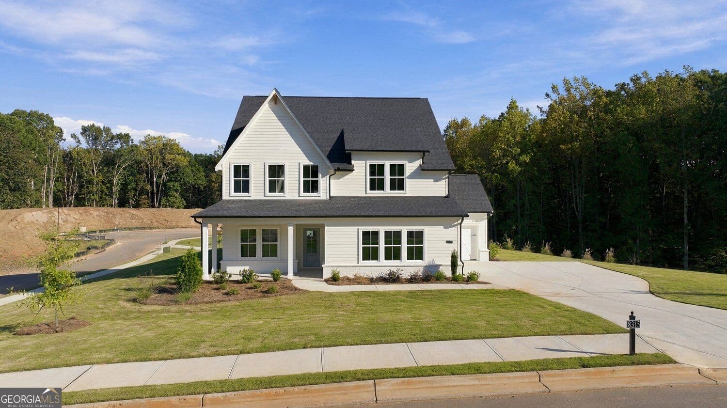 5 bedroom, 4.5 bathroom, 3,027 sq ft single family residence for sale at 8315 Creekside Overlook Drive, Gainesville, GA 30506 — photo 1 of 55
