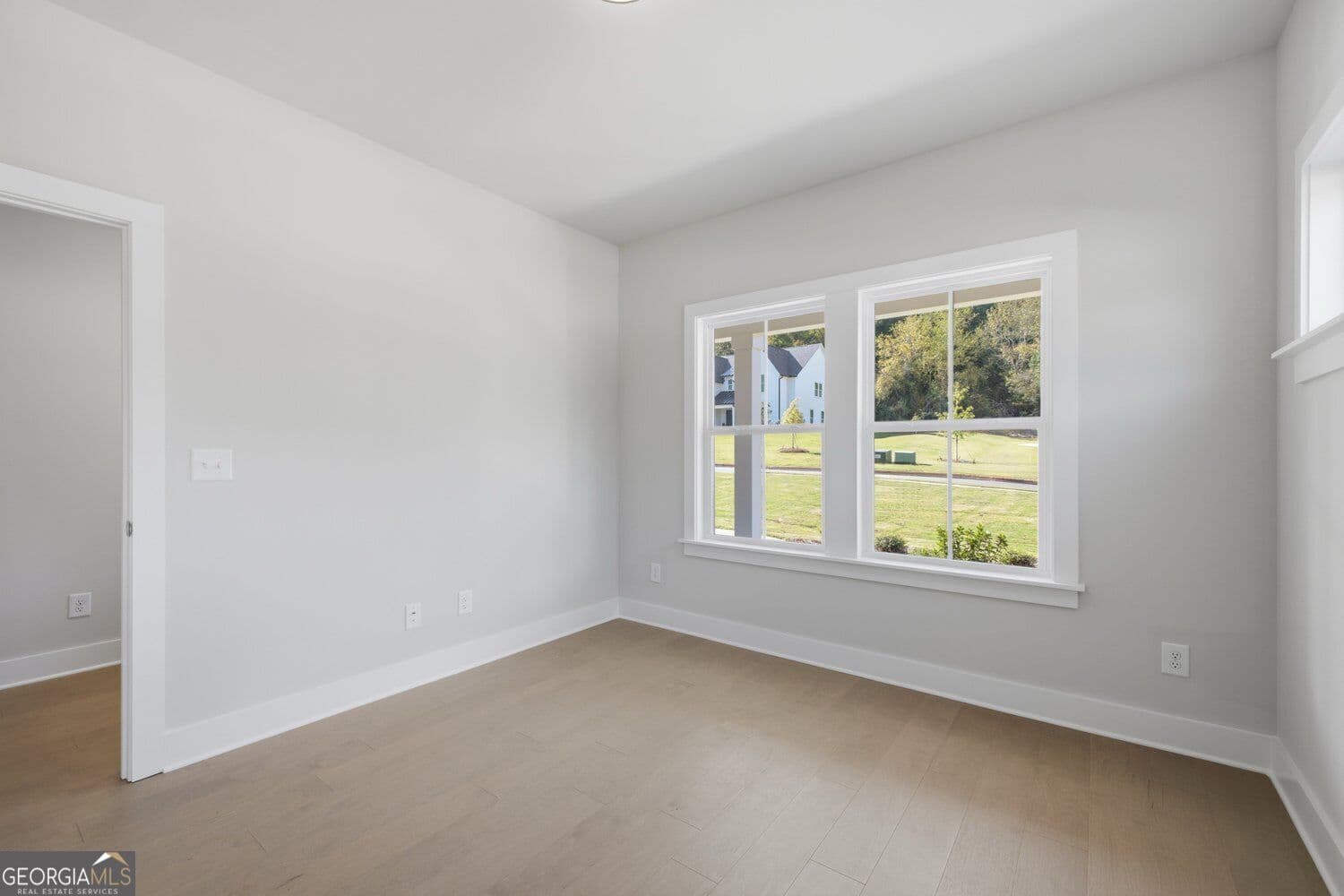 5 bedroom, 4.5 bathroom, 3,027 sq ft single family residence for sale at 8315 Creekside Overlook Drive, Gainesville, GA 30506 — photo 9
