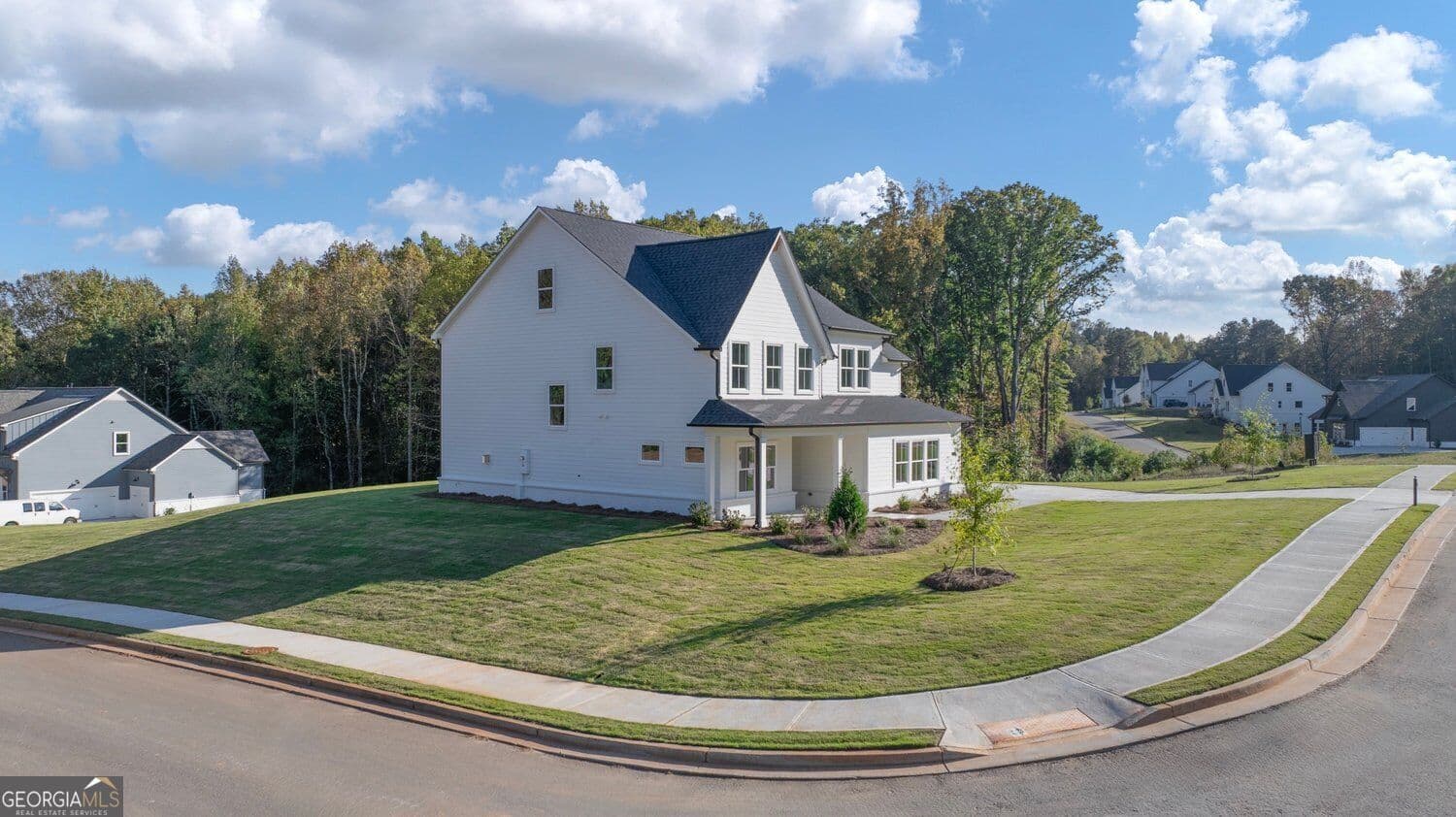 5 bedroom, 4.5 bathroom, 3,027 sq ft single family residence for sale at 8315 Creekside Overlook Drive, Gainesville, GA 30506 — photo 4