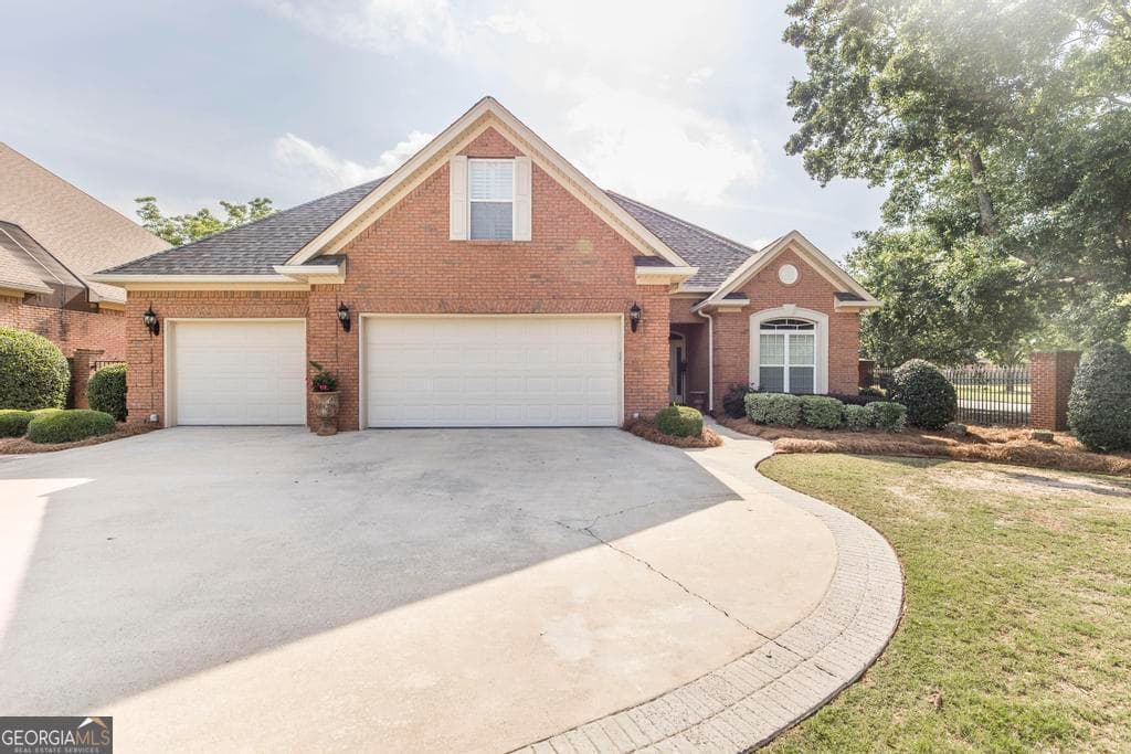 4 bedroom, 3.5 bathroom, 3,594 sq ft single family residence sold at 100 Bartlett Way, Centerville, GA 31028