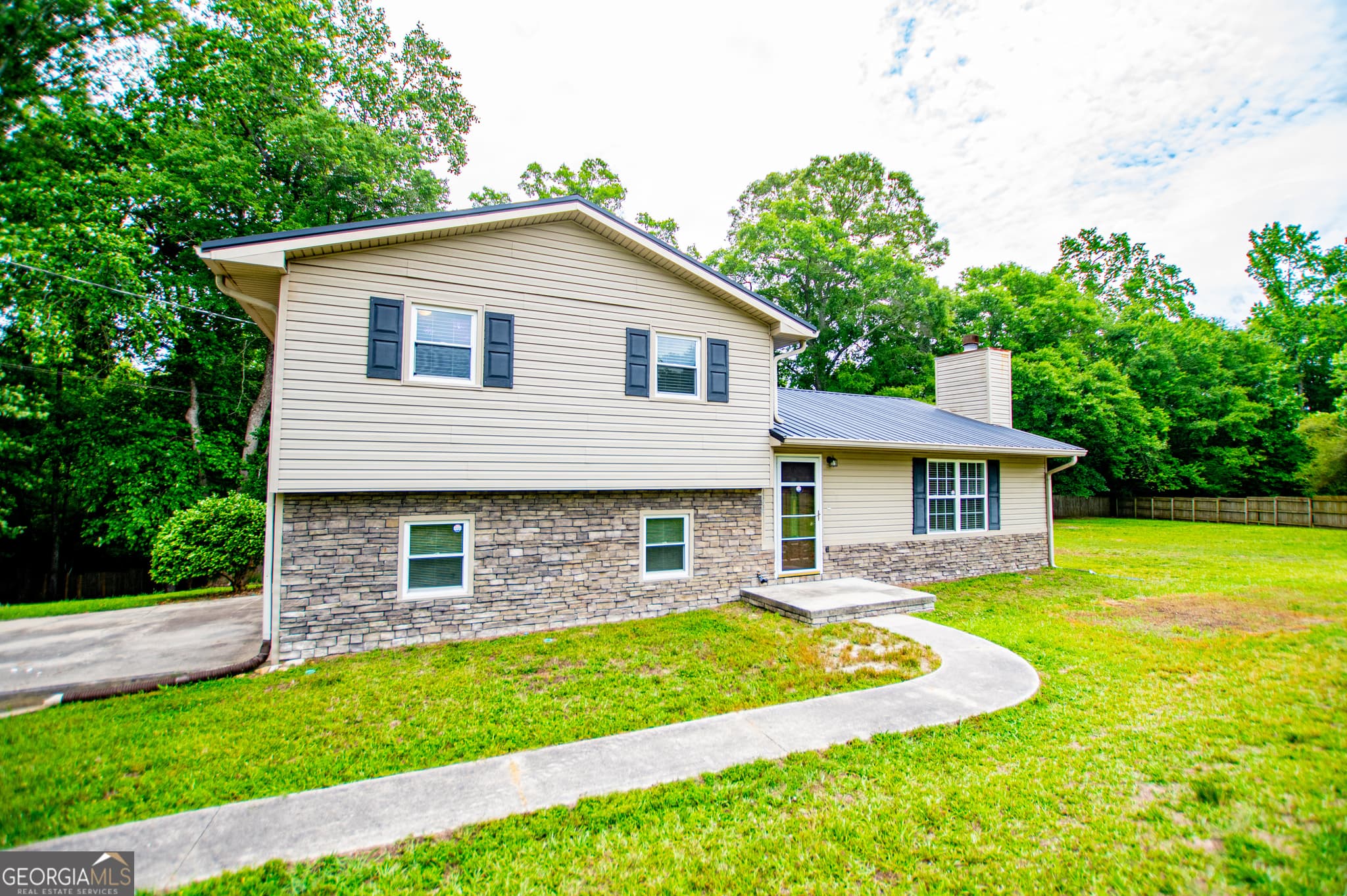 3 bedroom, 2 bathroom, 1,332 sq ft single family residence sold at 284 Katie Lane, Carrollton, GA 30117