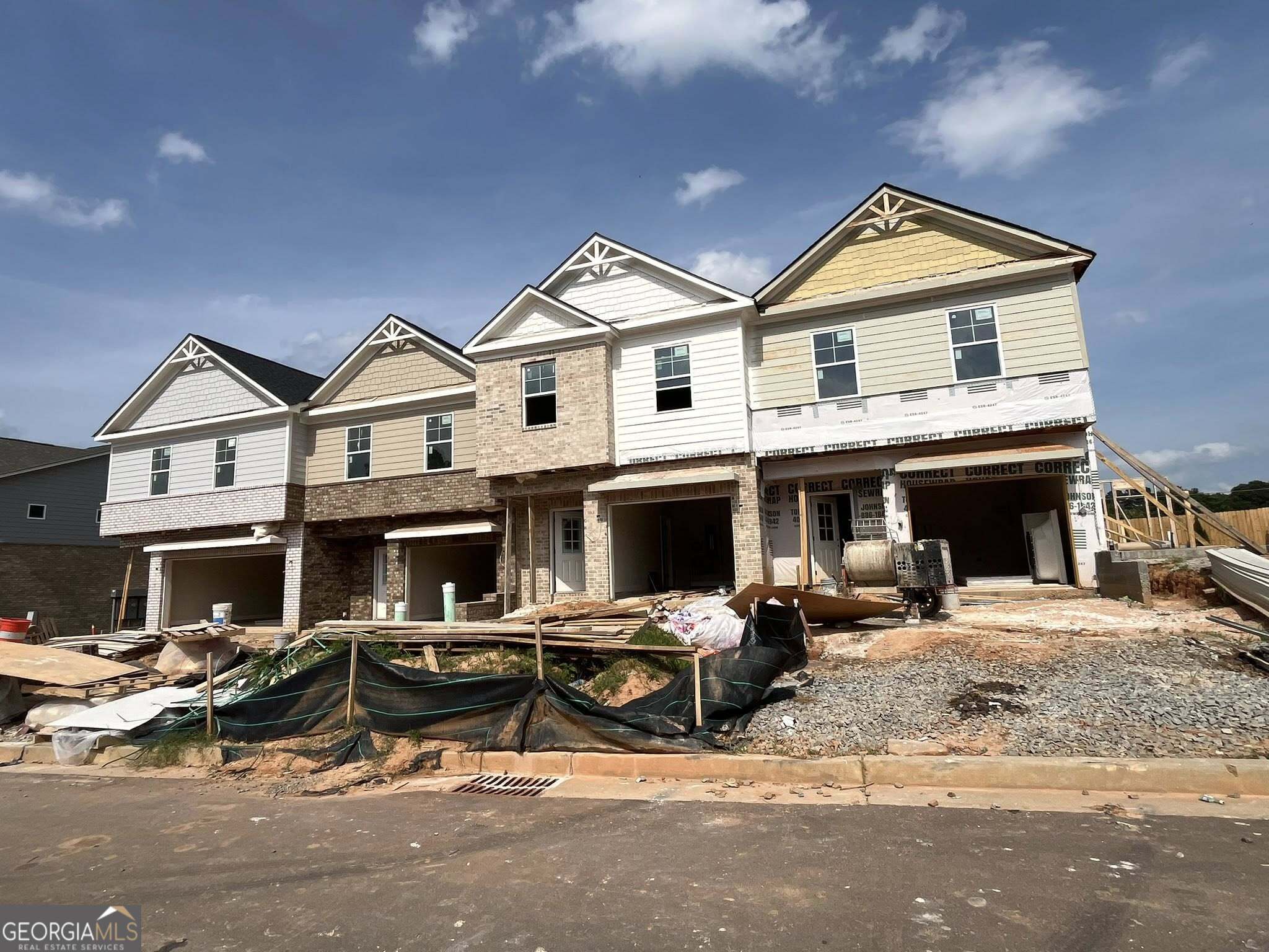 3 bedroom, 2.5 bathroom, 1,803 sq ft townhouse for sale at 45 Creekside Commons Drive, Hoschton, GA 30548 — photo 6
