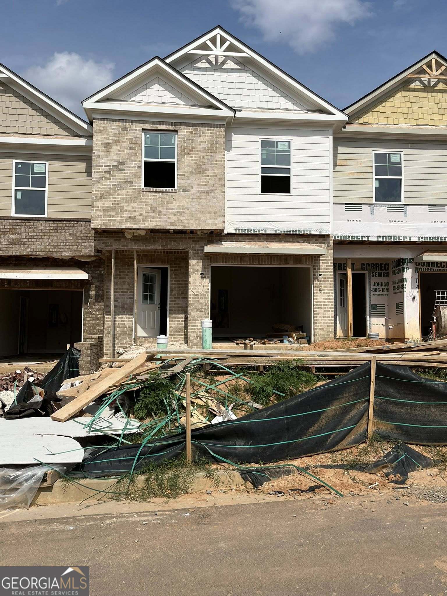 3 bedroom, 2.5 bathroom, 1,803 sq ft townhouse for sale at 45 Creekside Commons Drive, Hoschton, GA 30548 — photo 4