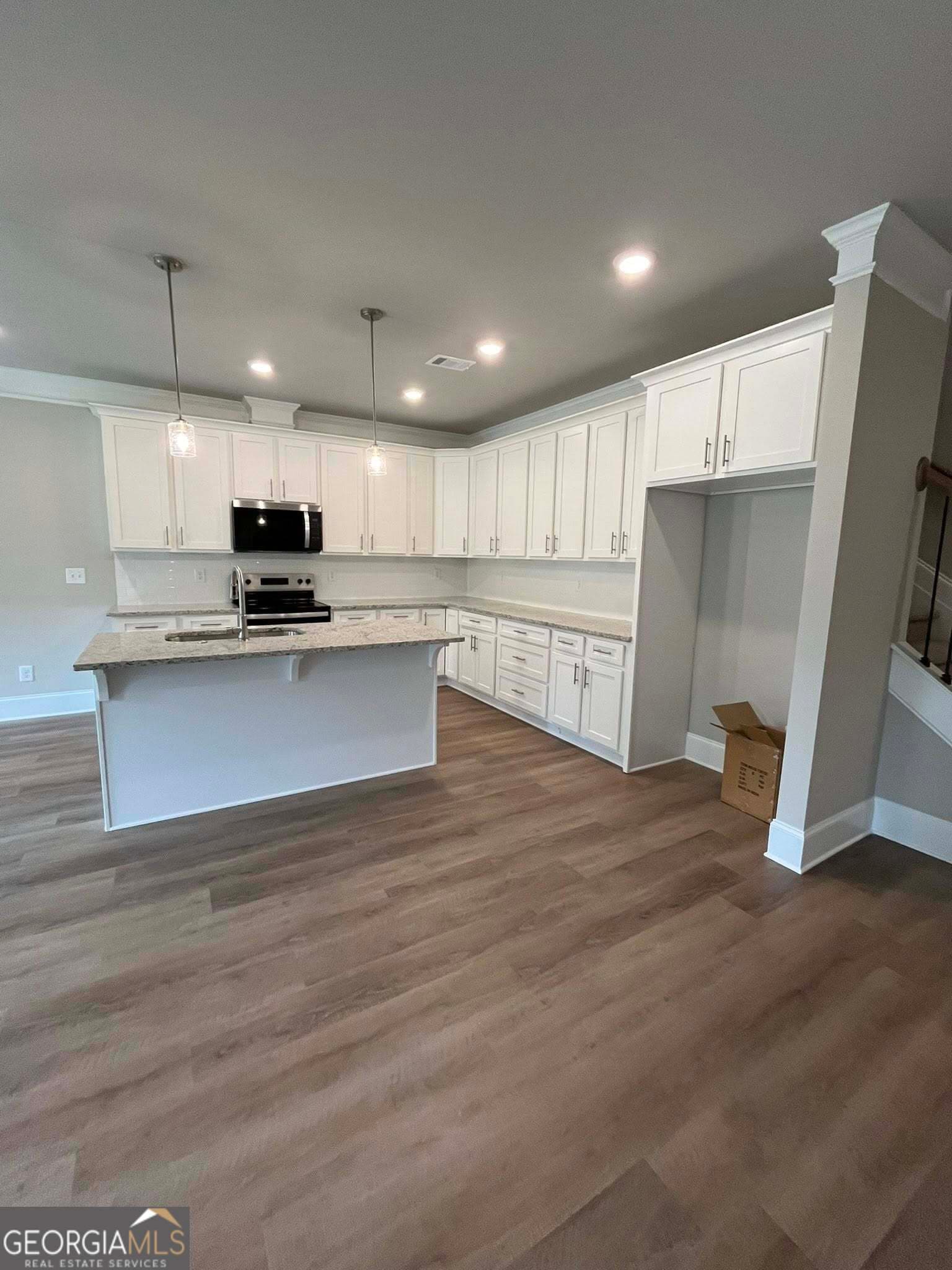 3 bedroom, 2.5 bathroom, 1,803 sq ft townhouse for sale at 45 Creekside Commons Drive, Hoschton, GA 30548 — photo 8