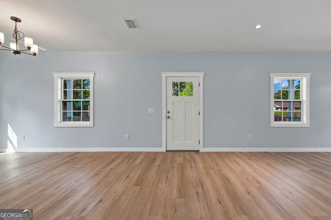 3 bedroom, 2 bathroom, 1,800 sq ft single family residence for sale at 2918 Wolfe Street, Brunswick, GA 31520 — photo 6