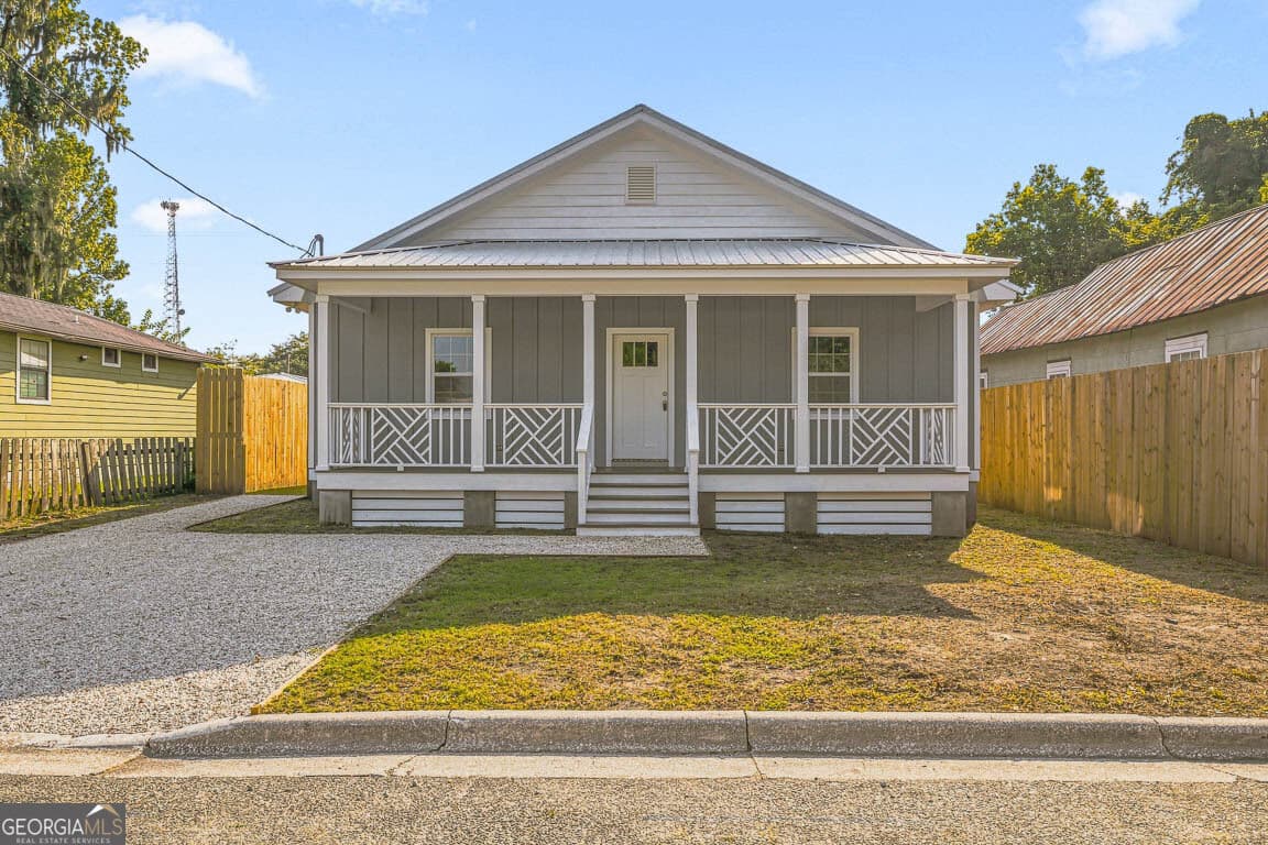 3 bedroom, 2 bathroom, 1,800 sq ft single family residence for sale at 2918 Wolfe Street, Brunswick, GA 31520 — photo 1 of 26
