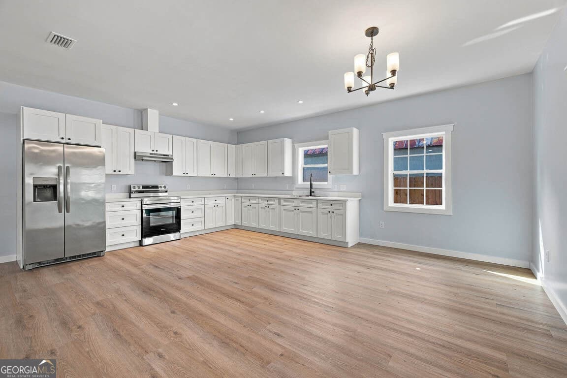 3 bedroom, 2 bathroom, 1,800 sq ft single family residence for sale at 2918 Wolfe Street, Brunswick, GA 31520 — photo 4