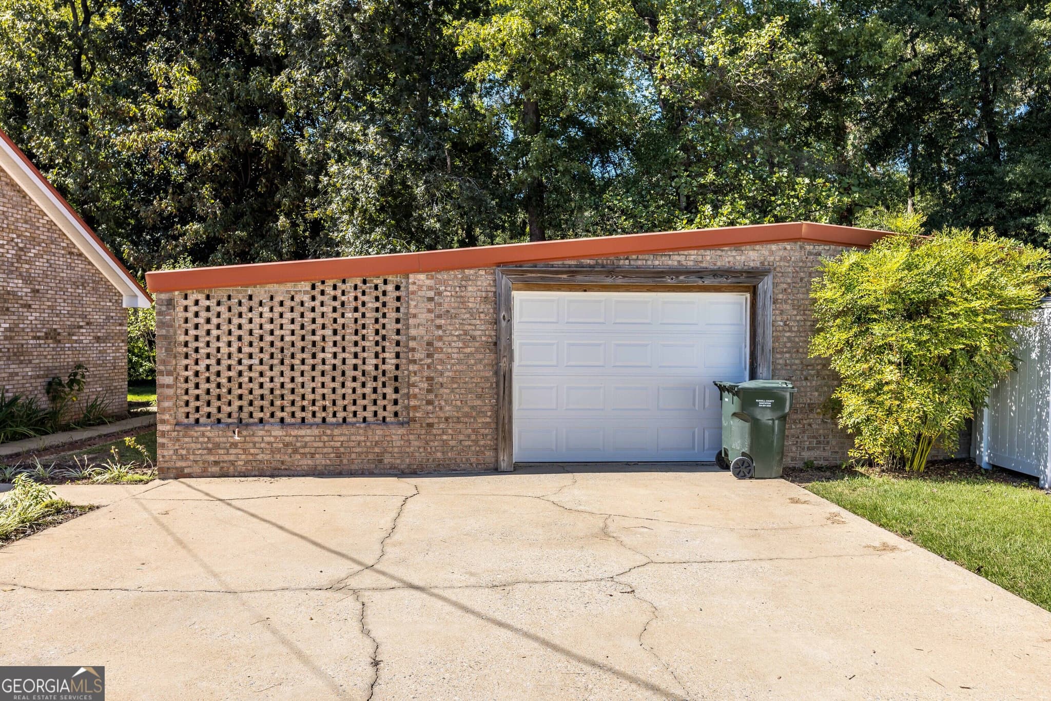 3 bedroom, 2 bathroom, 1,674 sq ft single family residence for sale at 10 GABRIEL Road, Fort Mitchell, AL 36856 — photo 4