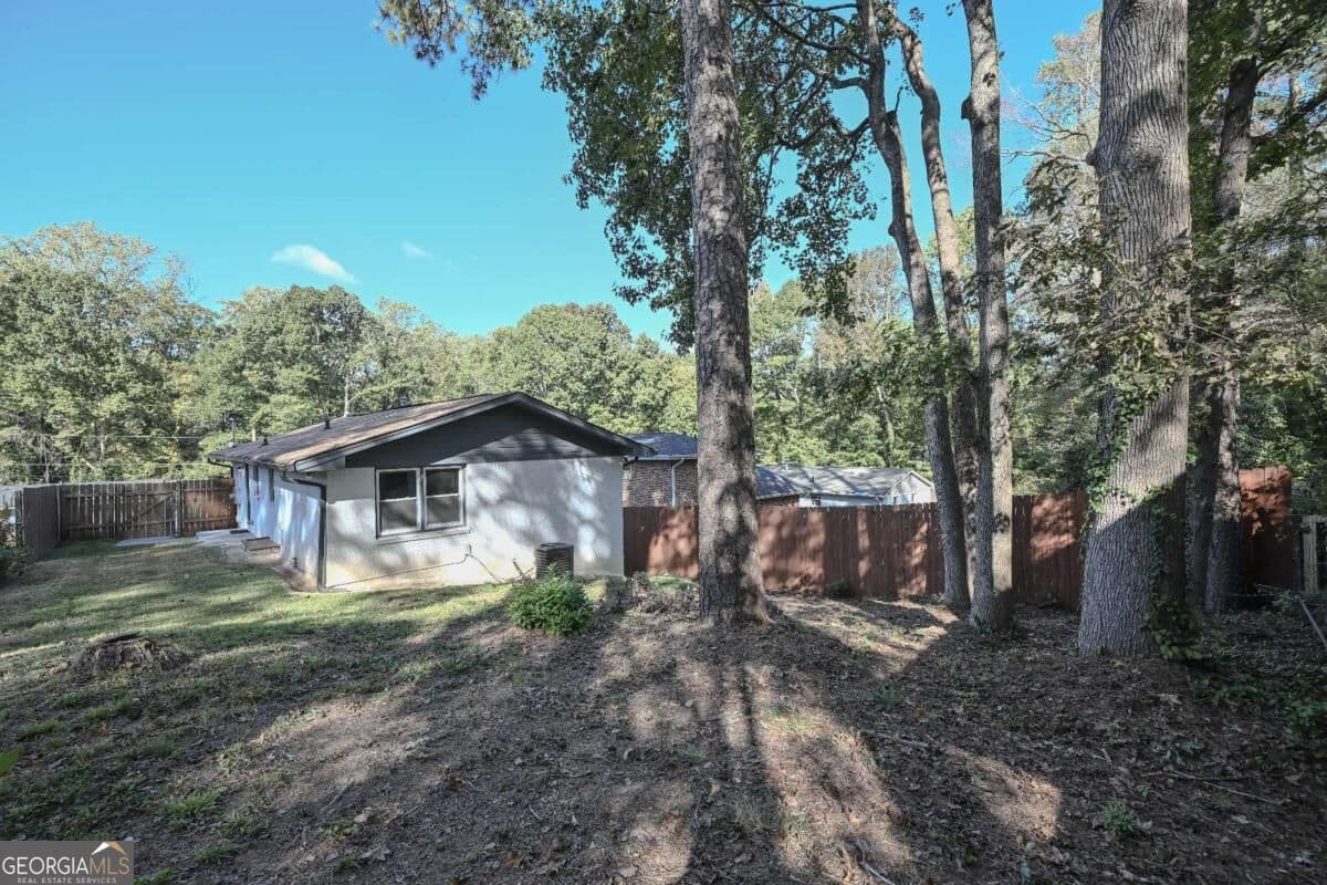 5 bedroom, 2 bathroom, 2,000 sq ft single family residence for rent at 1336 Willow Trail, Atlanta, GA 30311 for $2,300 a month — photo 6