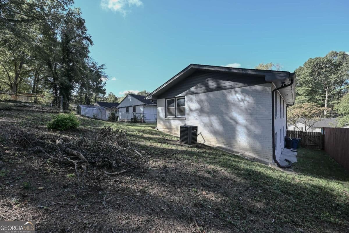 5 bedroom, 2 bathroom, 2,000 sq ft single family residence for rent at 1336 Willow Trail, Atlanta, GA 30311 for $2,300 a month — photo 7