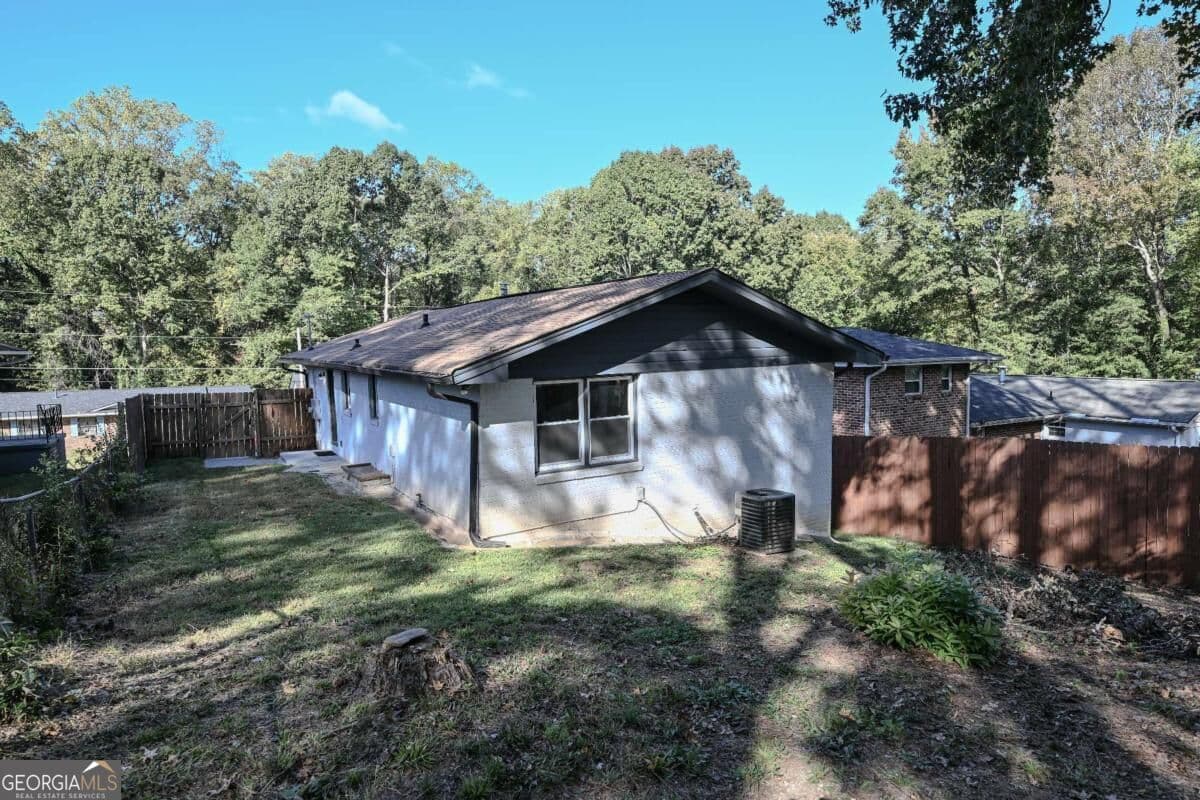 5 bedroom, 2 bathroom, 2,000 sq ft single family residence for rent at 1336 Willow Trail, Atlanta, GA 30311 for $2,300 a month — photo 5