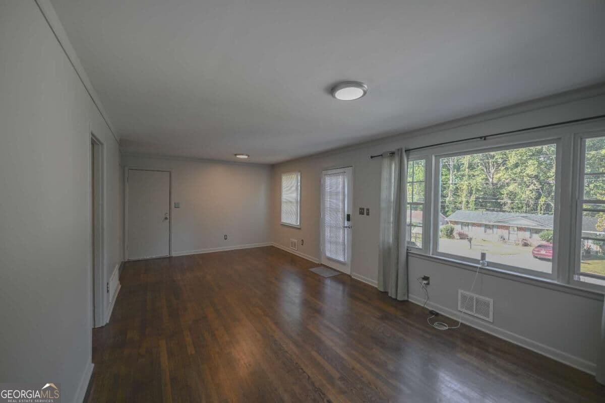 5 bedroom, 2 bathroom, 2,000 sq ft single family residence for rent at 1336 Willow Trail, Atlanta, GA 30311 for $2,300 a month — photo 9
