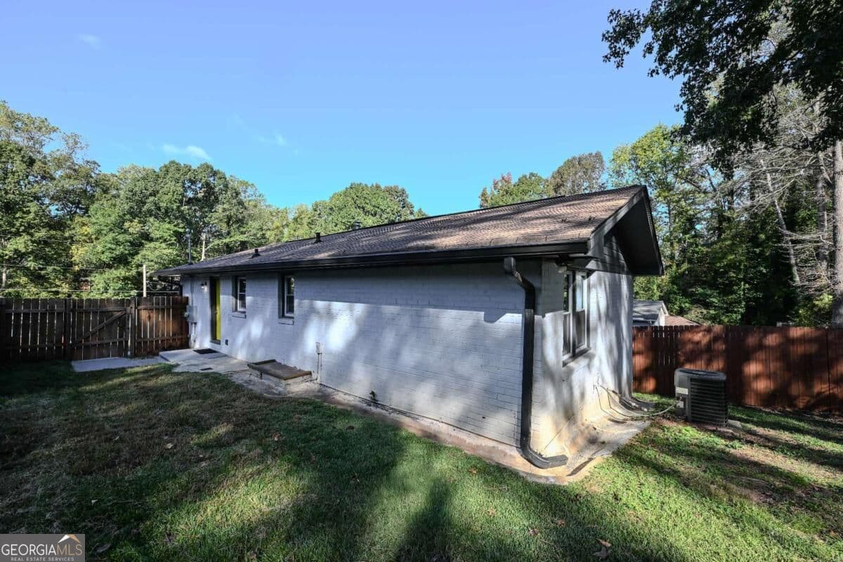 5 bedroom, 2 bathroom, 2,000 sq ft single family residence for rent at 1336 Willow Trail, Atlanta, GA 30311 for $2,300 a month — photo 4