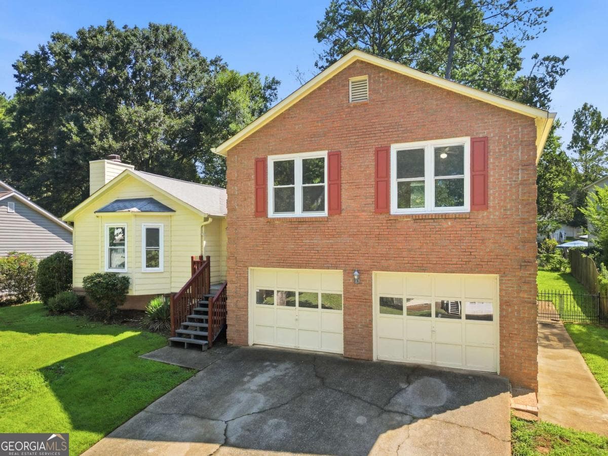4 bedroom, 3 bathroom single family residence for sale at 440 Hunters Cove Court, Lawrenceville, GA 30044 — photo 2