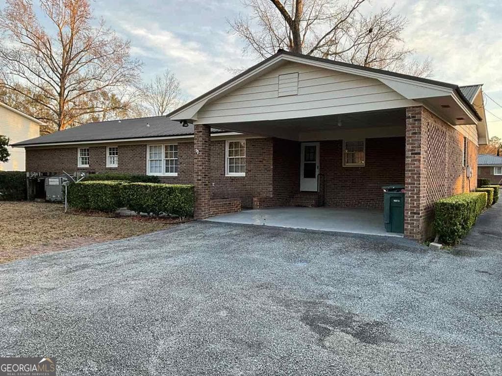 3 bedroom, 2 bathroom, 1,900 sq ft single family residence under contract at 102 Starmount Drive, Valdosta, GA 31602 — photo 2