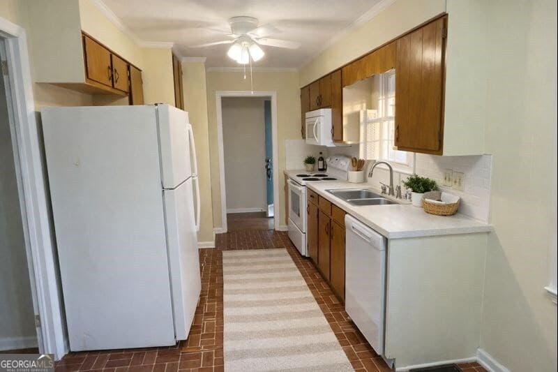 3 bedroom, 2 bathroom, 1,900 sq ft single family residence under contract at 102 Starmount Drive, Valdosta, GA 31602 — photo 6