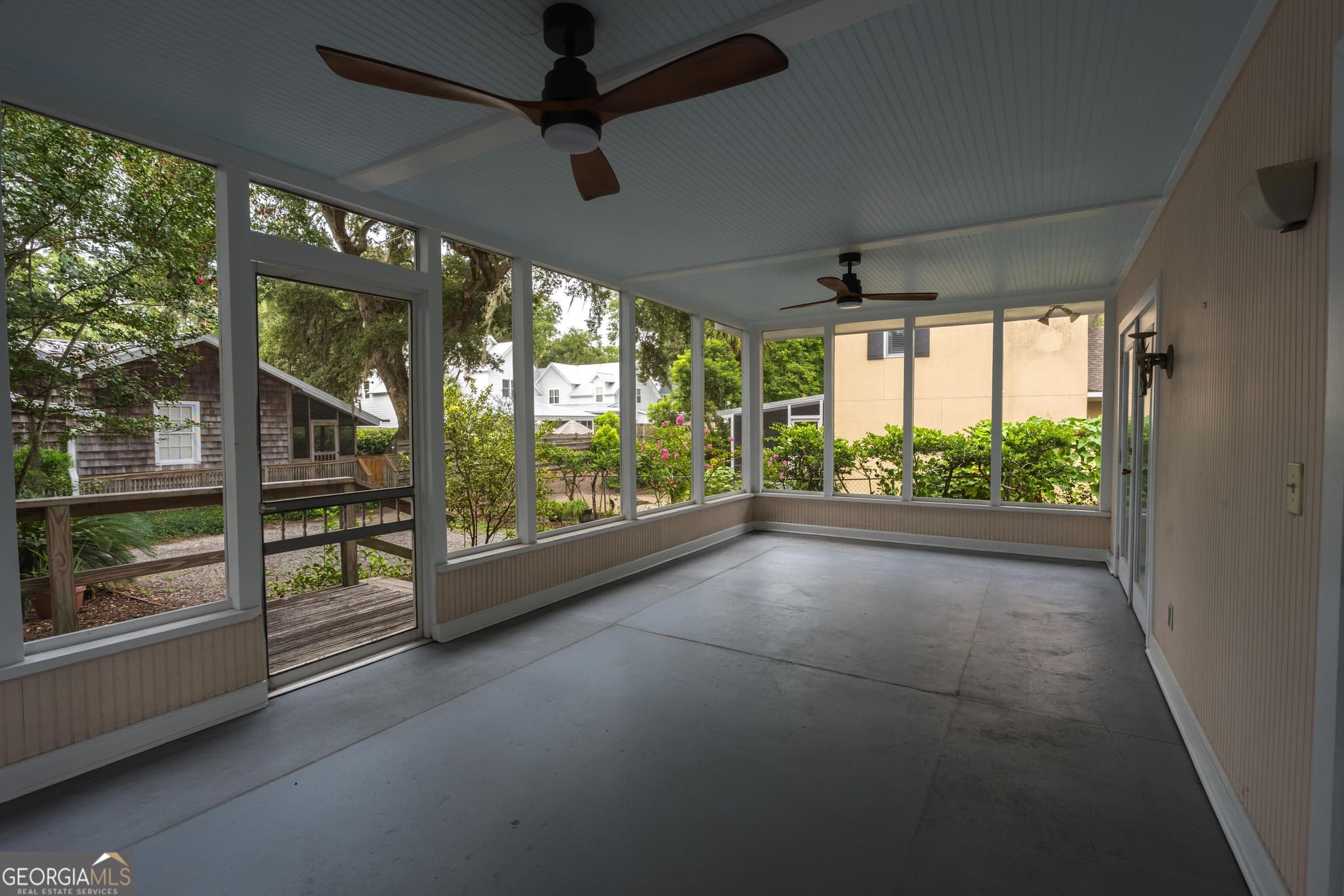 3 bedroom, 2 bathroom, 1,426 sq ft single family residence for sale at 11932 Old Demere Road, St. Simons, GA 31522 — photo 4