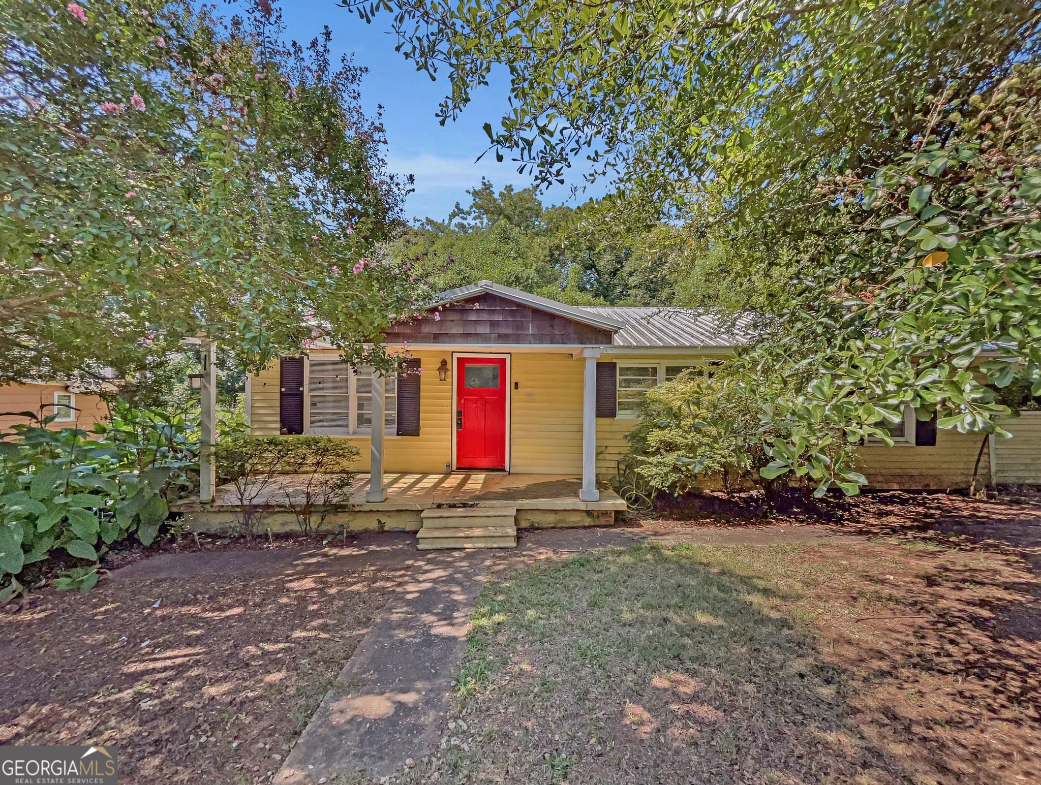 3 bedroom, 1 bathroom, 968 sq ft single family residence for sale at 1748 E Broad Street, Athens, GA 30601 — photo 1 of 26