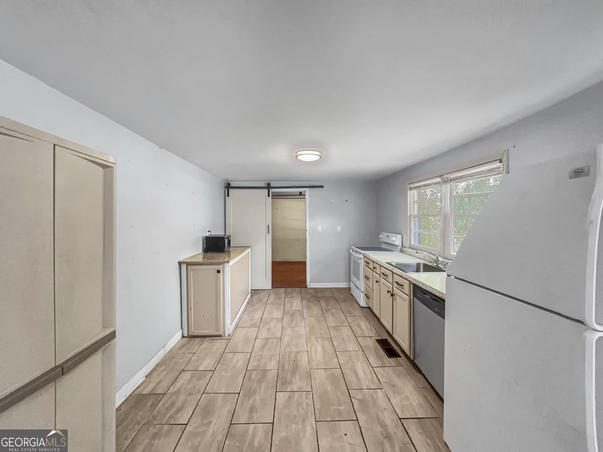 3 bedroom, 1 bathroom, 968 sq ft single family residence for sale at 1748 E Broad Street, Athens, GA 30601 — photo 9