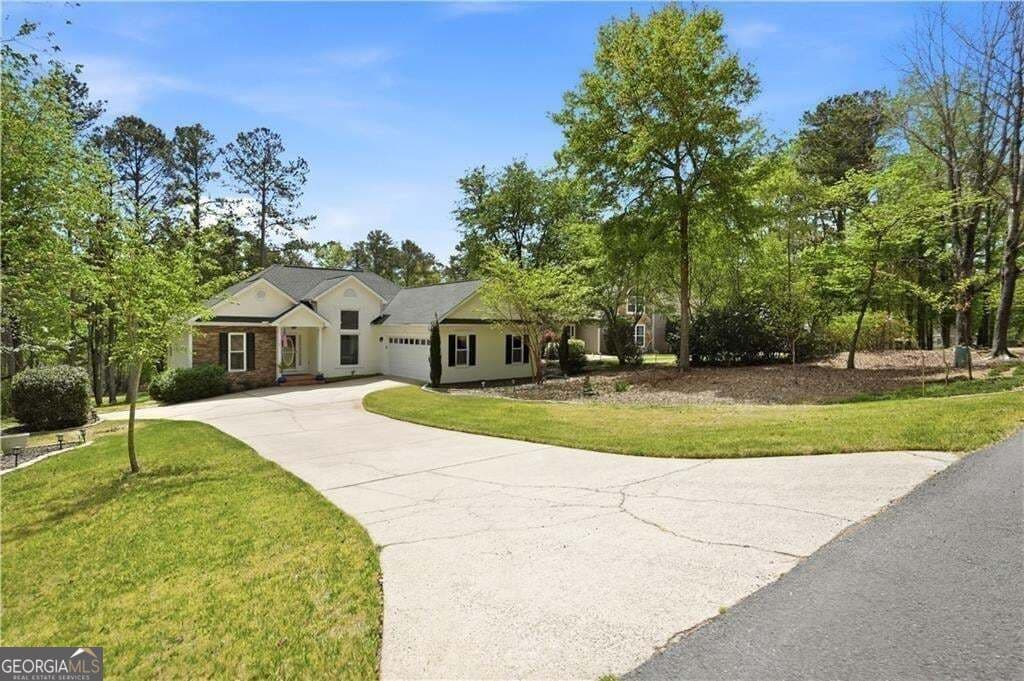 3 bedroom, 2 bathroom, 1,674 sq ft single family residence for sale at 4209 Green Court, Villa Rica, GA 30180 — photo 2