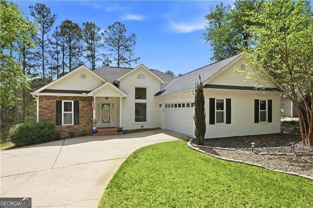 3 bedroom, 2 bathroom, 1,674 sq ft single family residence for sale at 4209 Green Court, Villa Rica, GA 30180 — photo 1 of 29