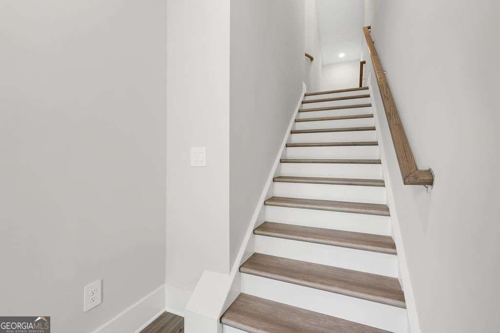 3 bedroom, 3.5 bathroom townhouse for sale at 507 Red Clay Farm Lane, Suwanee, GA 30024 — photo 3