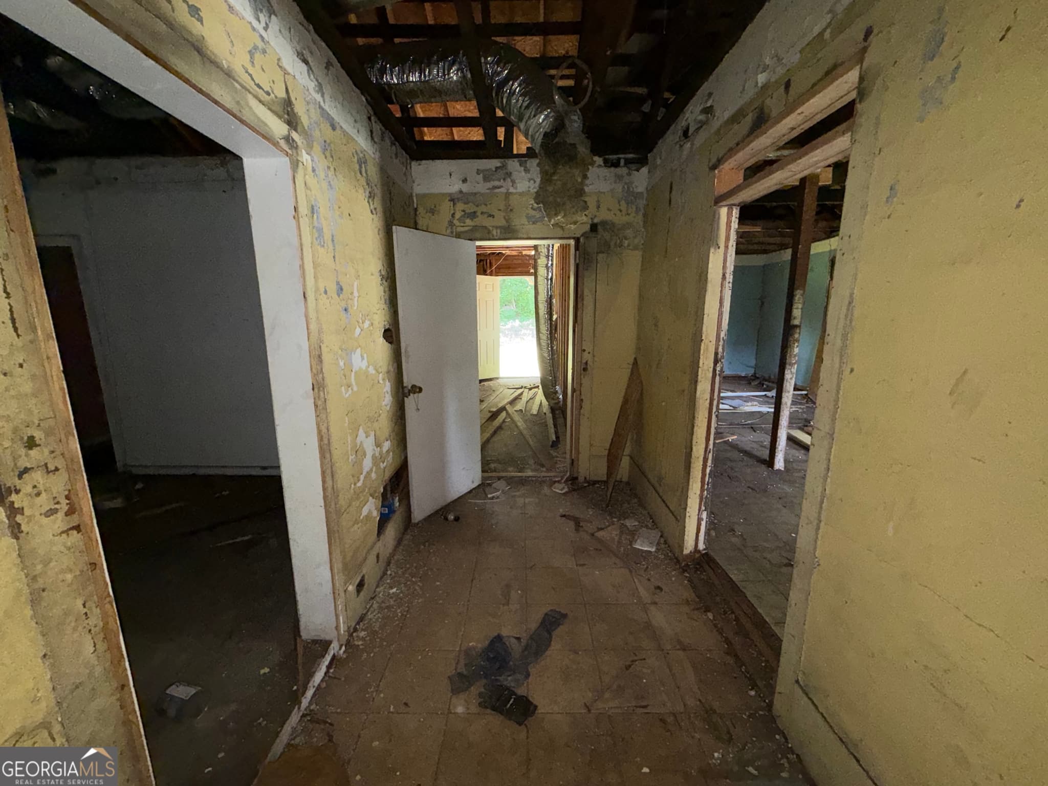 4 bedroom, 2.5 bathroom, 1,953 sq ft single family residence for sale at 523 E Solomon Street, Griffin, GA 30223 — photo 6
