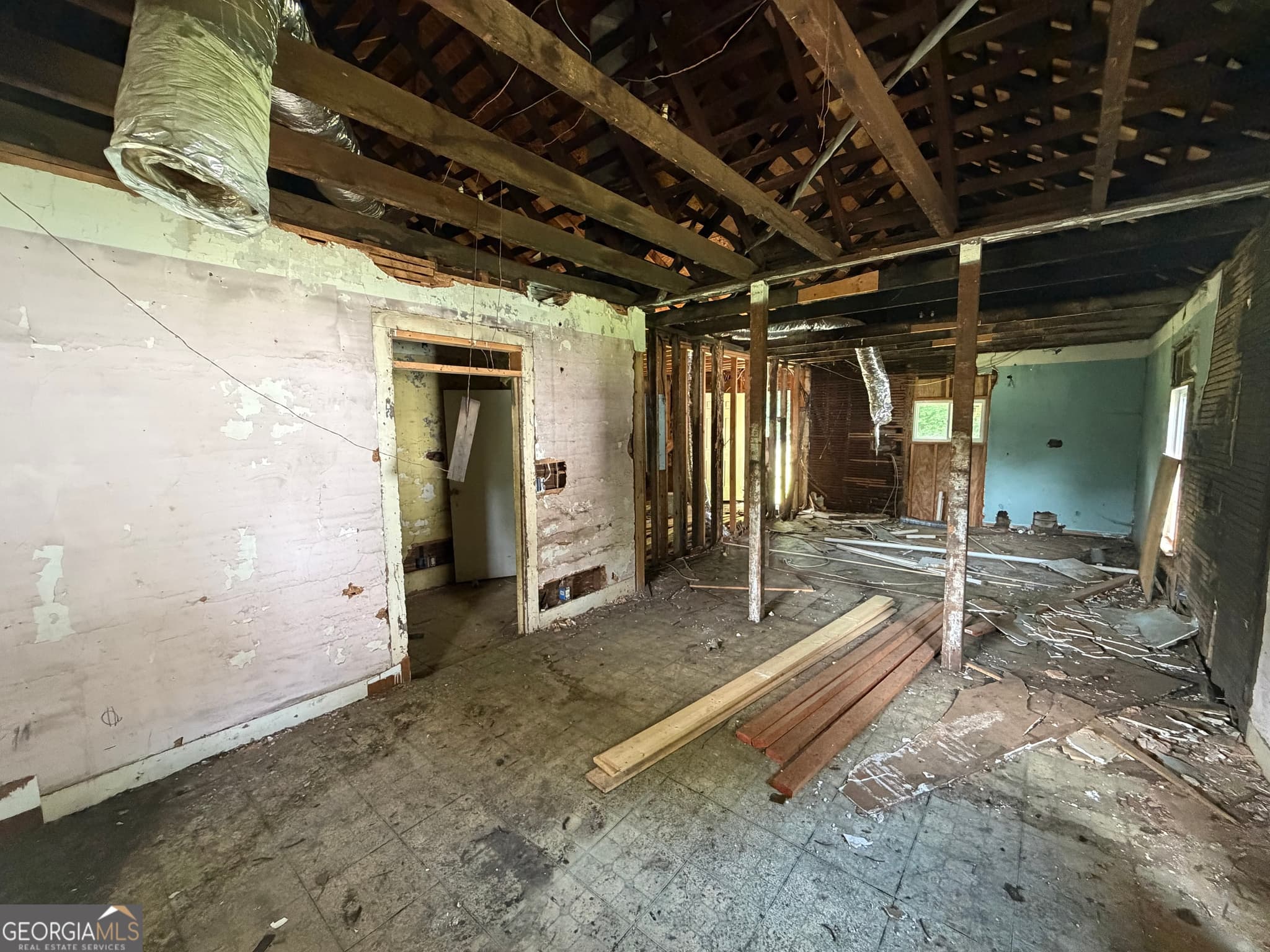 4 bedroom, 2.5 bathroom, 1,953 sq ft single family residence for sale at 523 E Solomon Street, Griffin, GA 30223 — photo 7