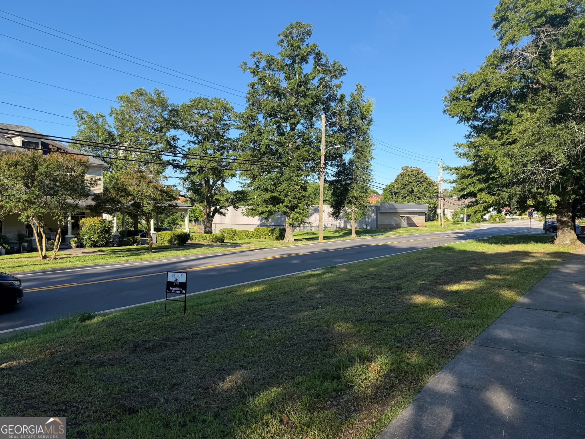 4 bedroom, 2.5 bathroom, 1,953 sq ft single family residence for sale at 523 E Solomon Street, Griffin, GA 30223 — photo 3