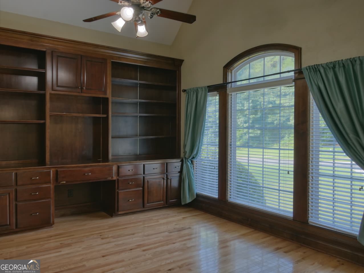 5 bedroom, 4.5 bathroom, 5,669 sq ft single family residence for sale at 124 Somerset Hills, Mcdonough, GA 30253 — photo 4