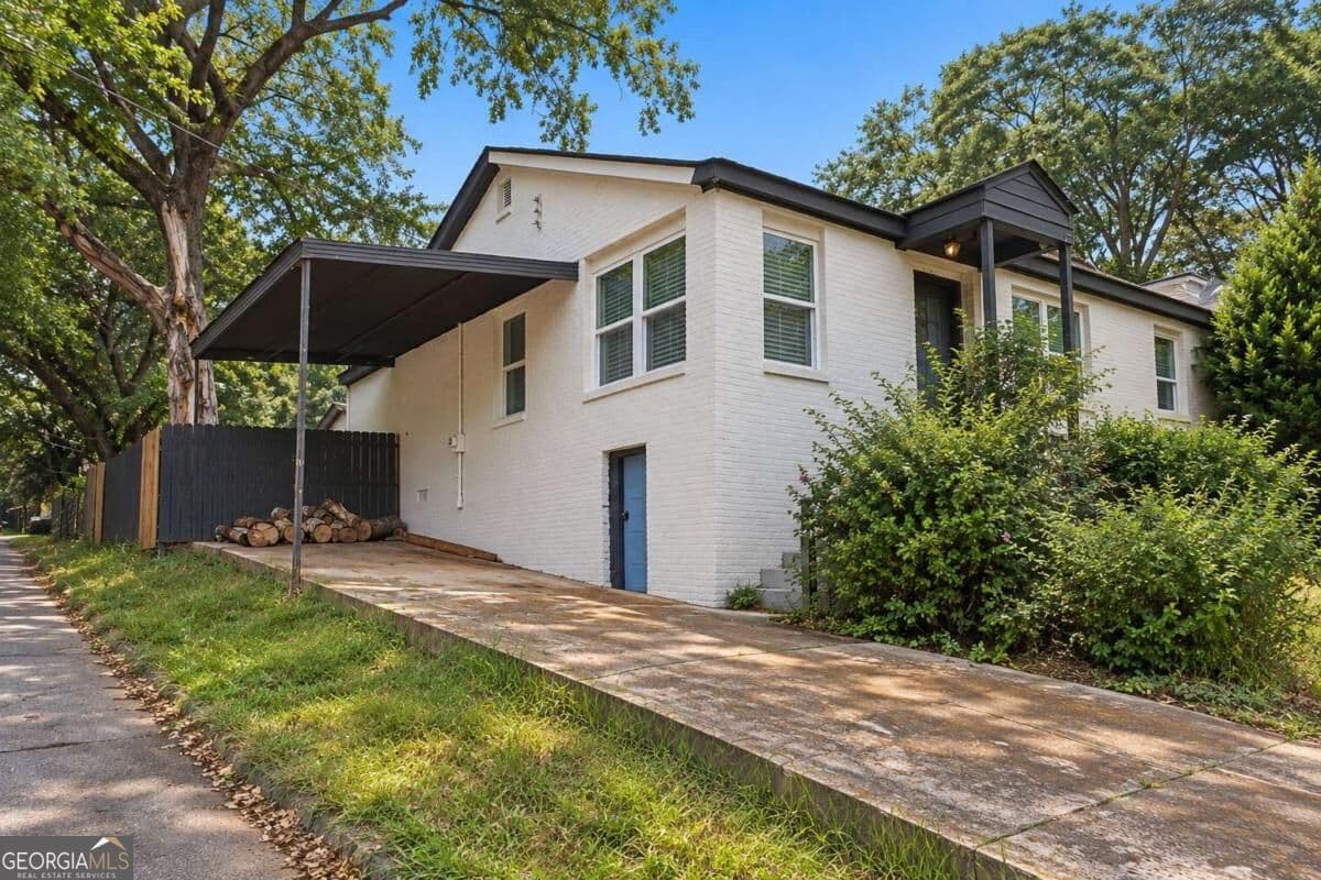 4 bedroom, 3 bathroom, 1,690 sq ft single family residence for sale at 166 Burbank Drive, Atlanta, GA 30314 — photo 5