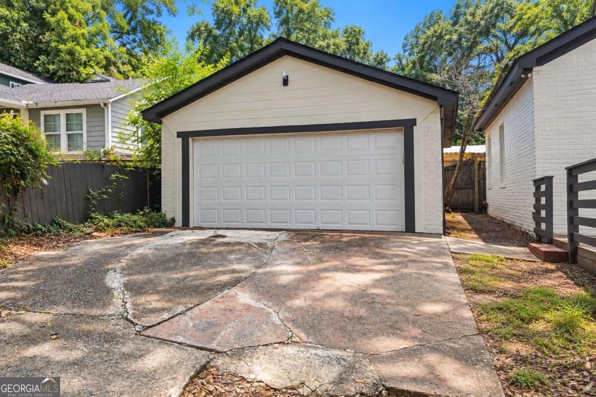 4 bedroom, 3 bathroom, 1,690 sq ft single family residence for sale at 166 Burbank Drive, Atlanta, GA 30314 — photo 4