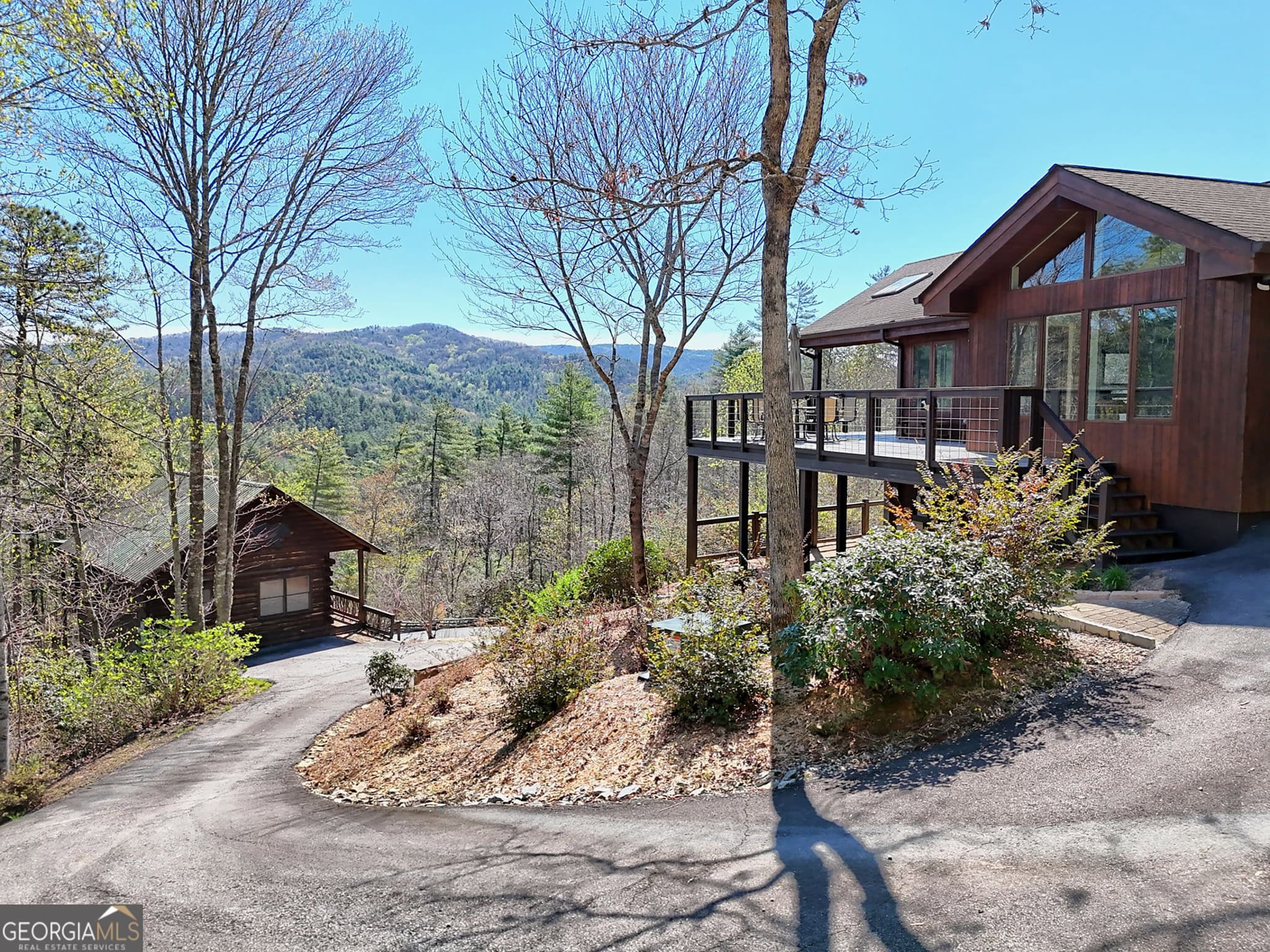 7 bedroom, 5 bathroom, 4,270 sq ft single family residence under contract at 9406 Bridge Creek Road, Tiger, GA 30576 — photo 2