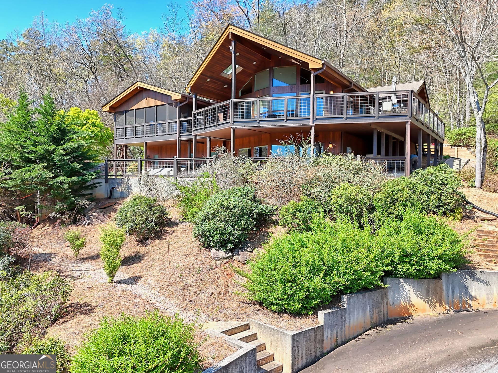 7 bedroom, 5 bathroom, 4,270 sq ft single family residence under contract at 9406 Bridge Creek Road, Tiger, GA 30576 — photo 3
