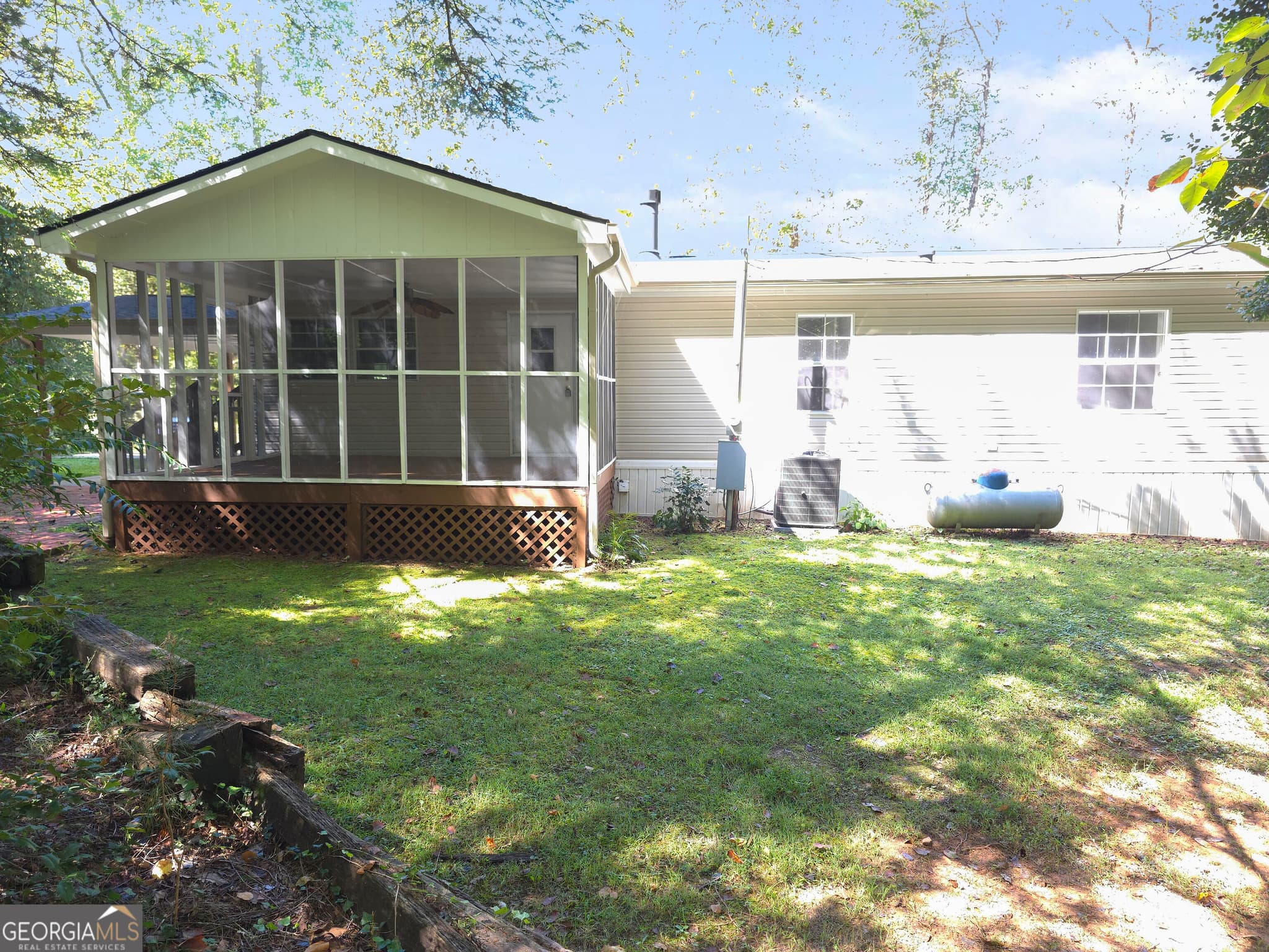 3 bedroom, 2 bathroom, 1,400 sq ft manufactured home,single family residence for sale at 481 Ash Loop Road, Blue Ridge, GA 30513 — photo 4