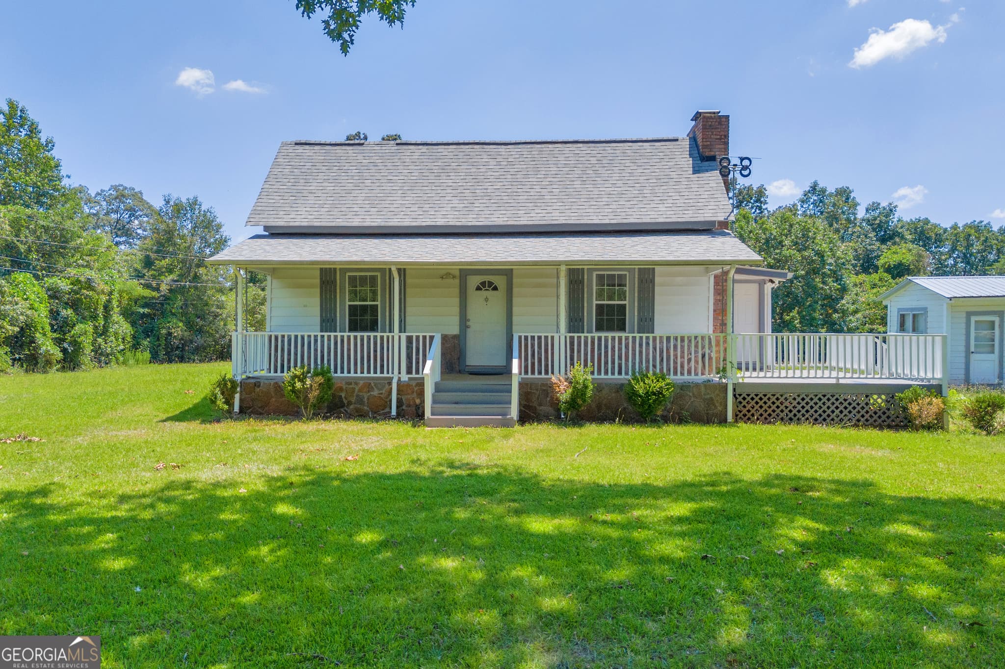 3 bedroom, 1 bathroom, 1,654 sq ft single family residence for sale at 303 Oak Way Drive, Eastanollee, GA 30538 — photo 2