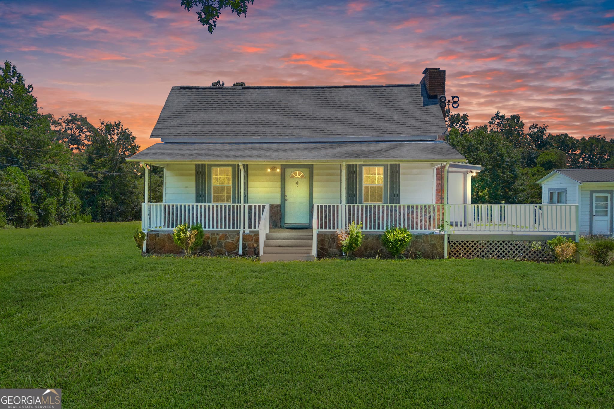 3 bedroom, 1 bathroom, 1,654 sq ft single family residence for sale at 303 Oak Way Drive, Eastanollee, GA 30538